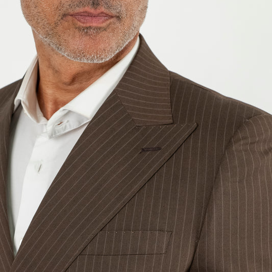 Abito gessato con bottoni argento - Marrone