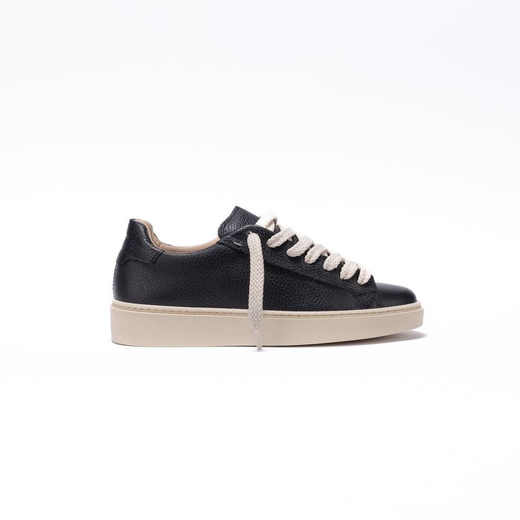 Sneaker Essenziale in Pelle Bottolata - Nero