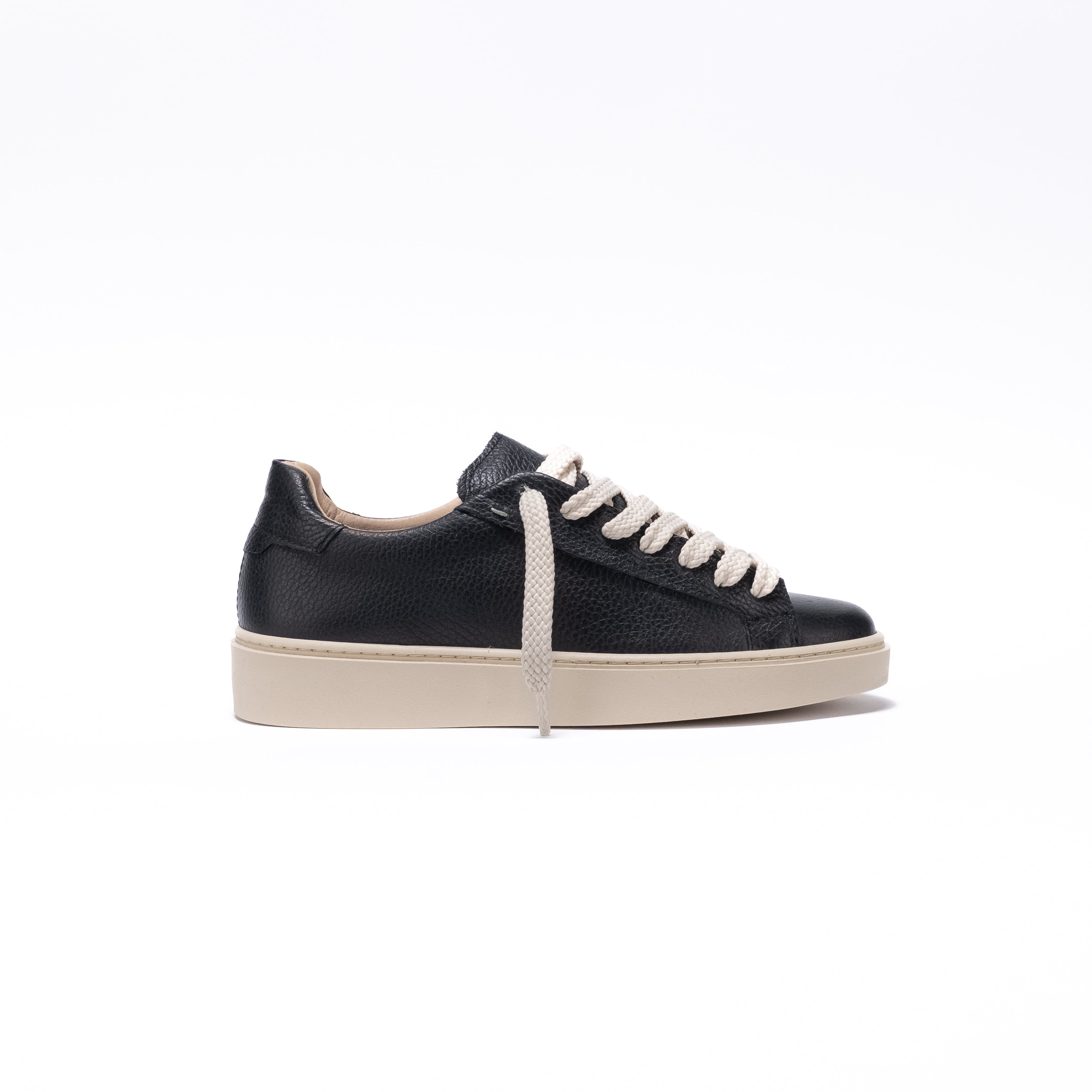 Sneaker Essenziale in Pelle Bottolata - Nero