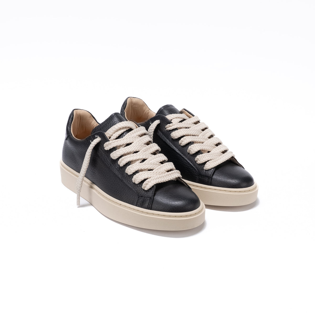Sneaker Essenziale in Pelle Bottolata - Nero