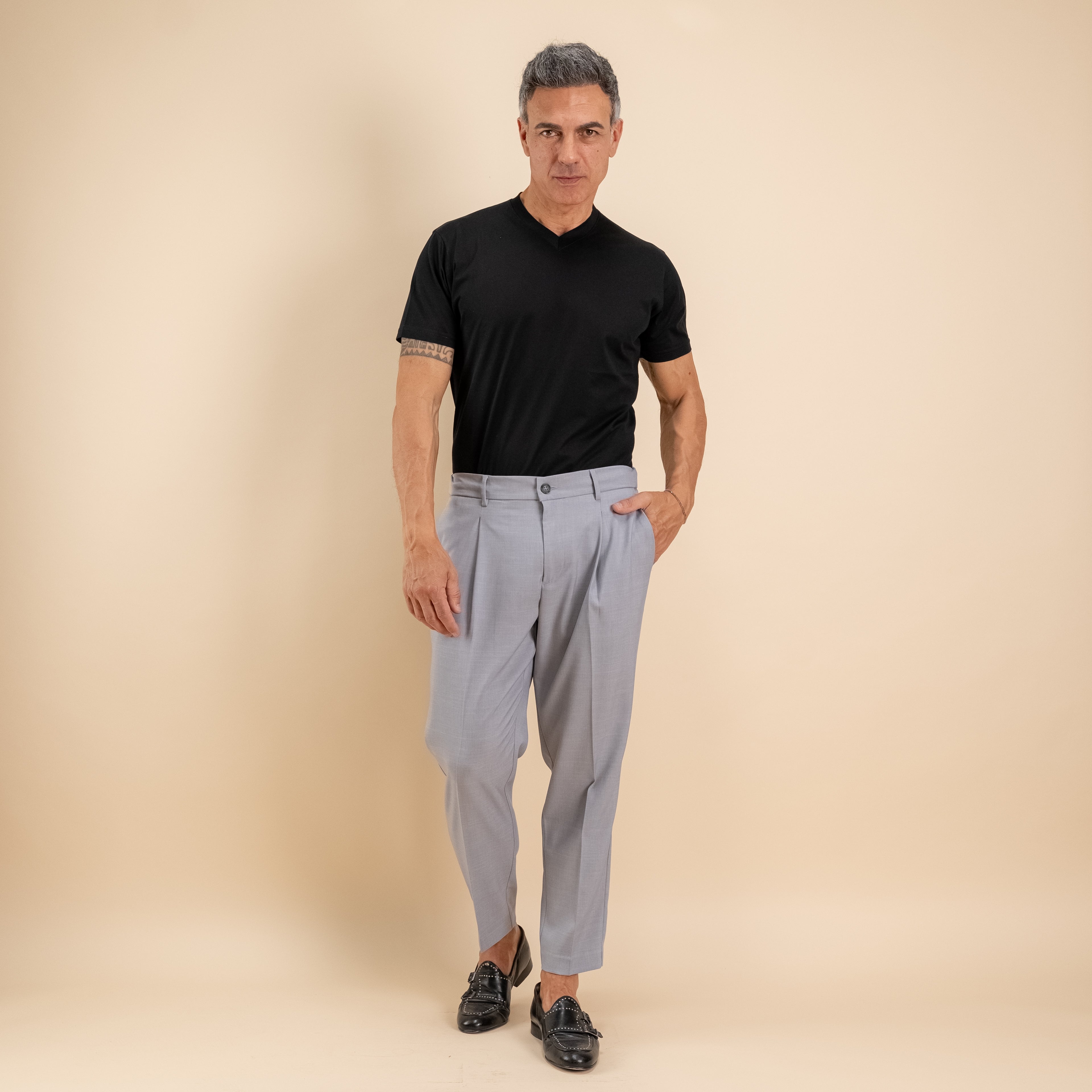 T-shirt in Filo di Scozia Scollo a punta  - Nero