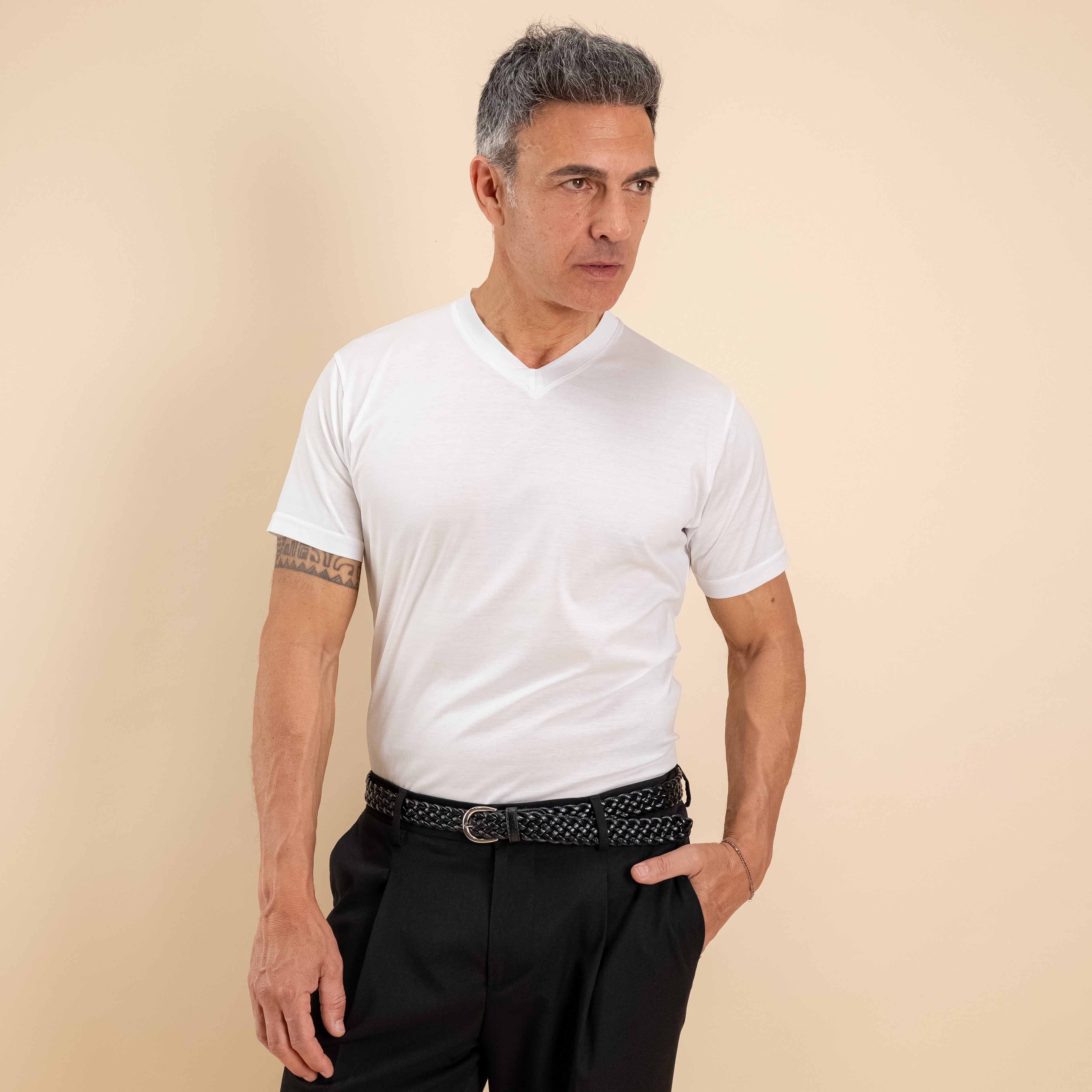 T-shirt in Filo di Scozia Scollo a punta   - Bianco
