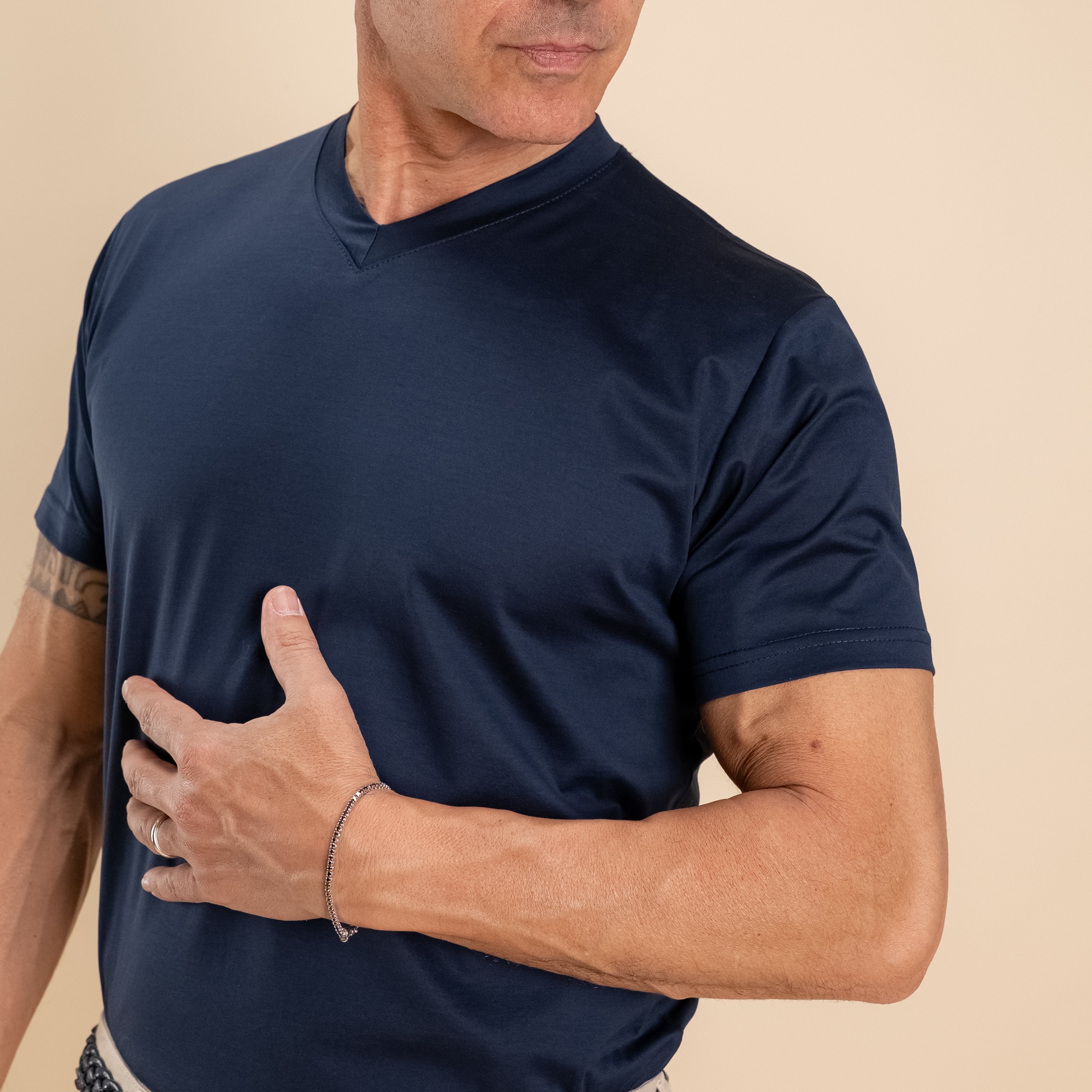 T-shirt in Filo di Scozia Scollo a punta - Blu