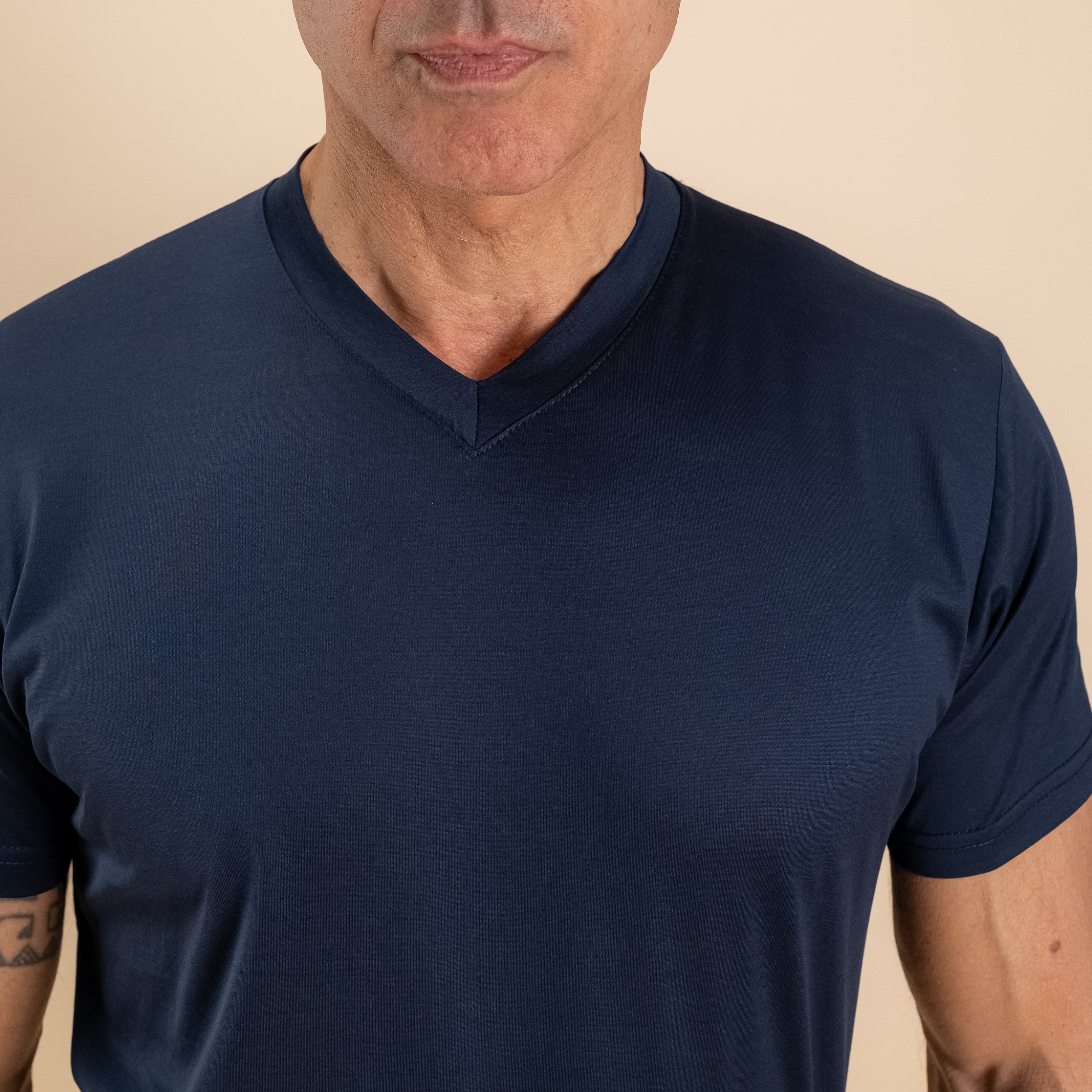 T-shirt in Filo di Scozia Scollo a punta - Blu