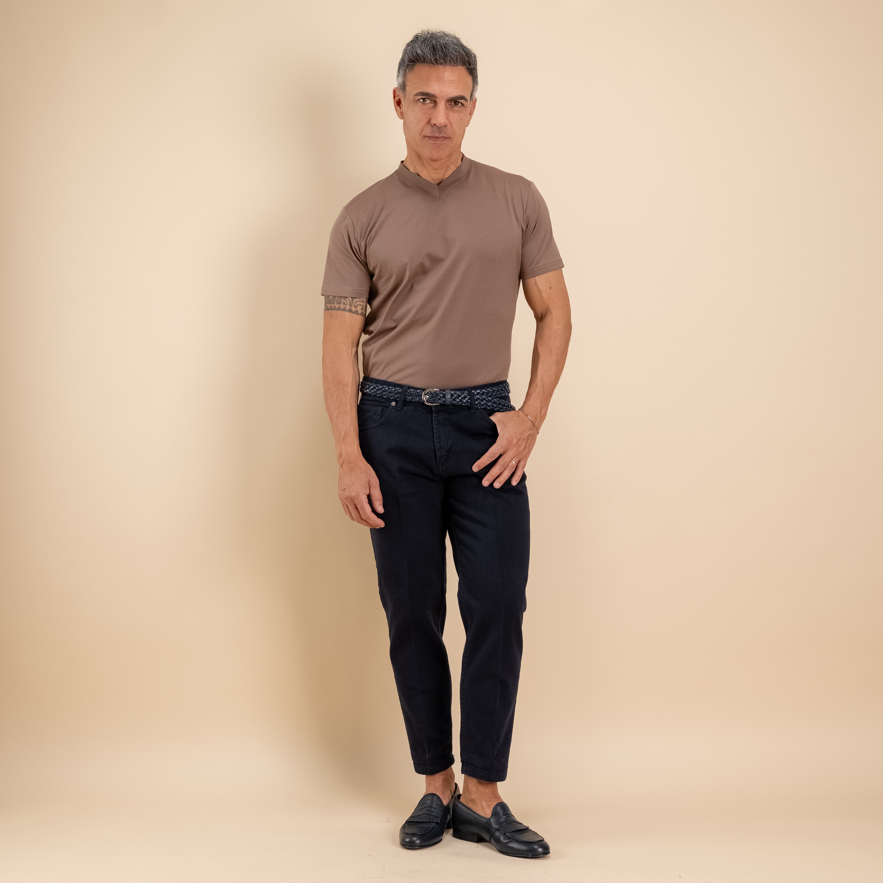 T-shirt in Filo di Scozia Scollo a punta - Fango