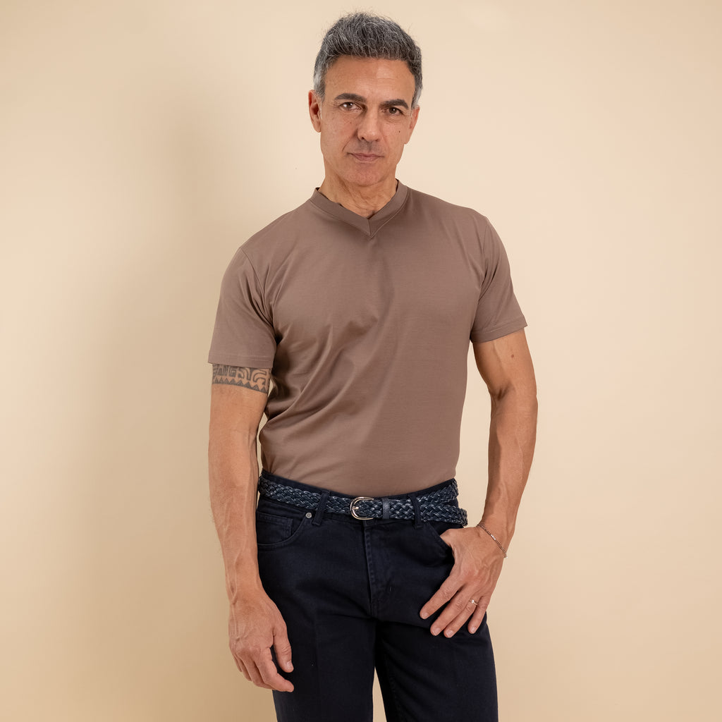 T-shirt in Filo di Scozia Scollo a punta - Fango