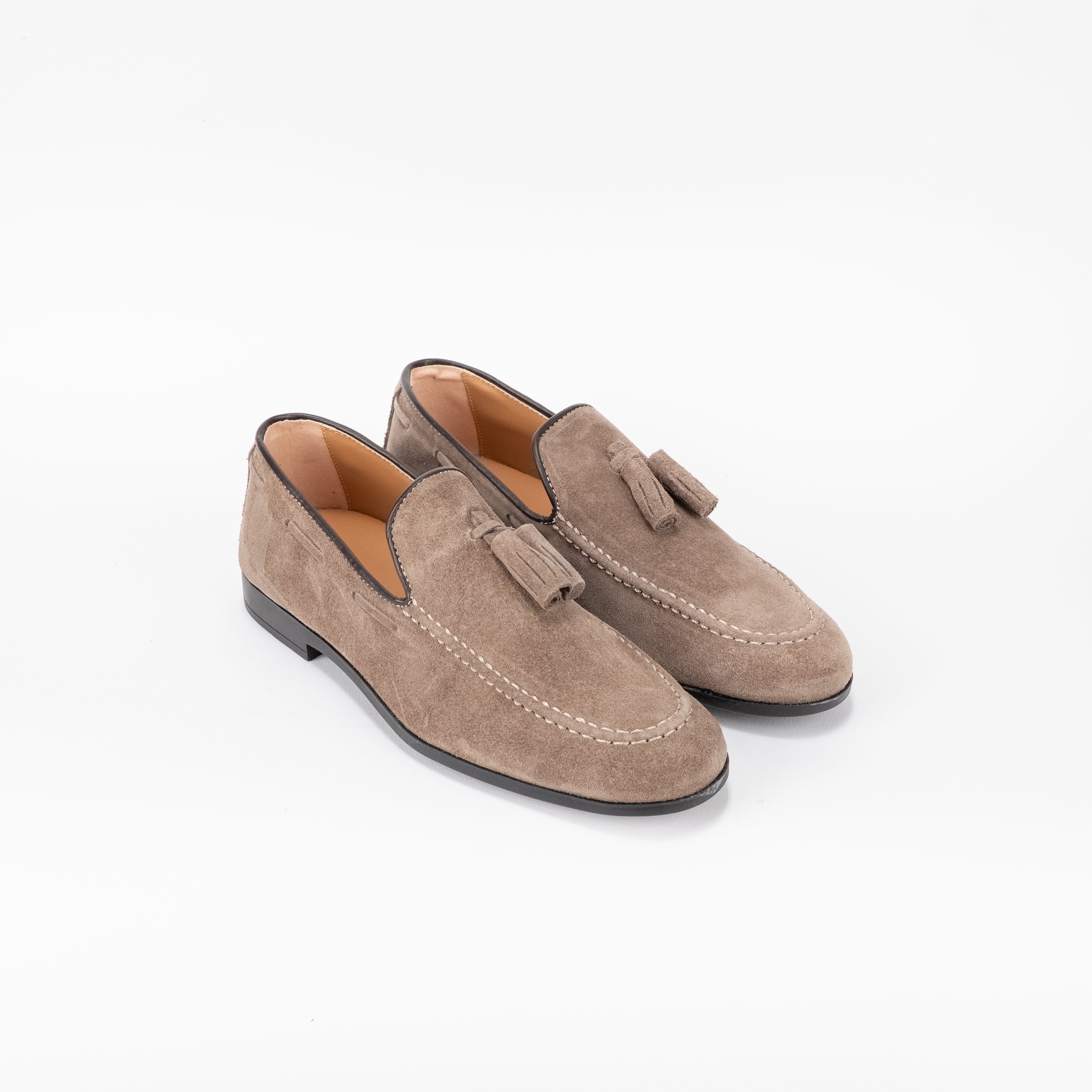 Mocassino camoscio con nappine fondo gomma - Tortora