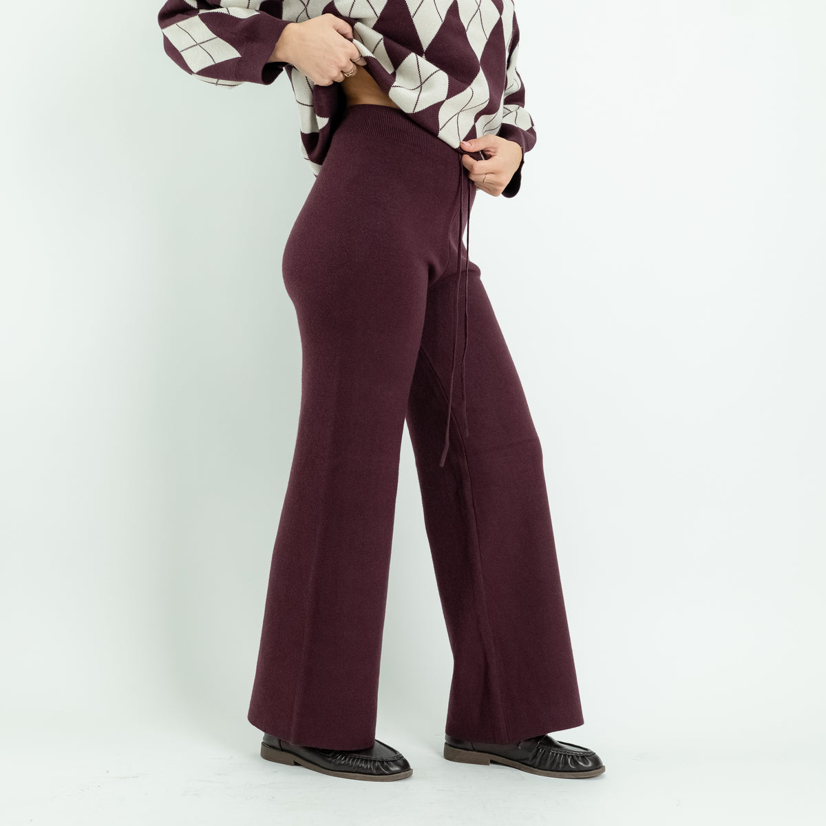 Strick-Set mit Rautenmuster und Palazzo-Hose – Pflaume