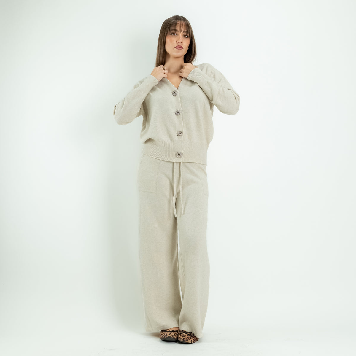 Coordinato in Maglia con Cardigan Gioiello e Pantalone Palazzo - Avorio