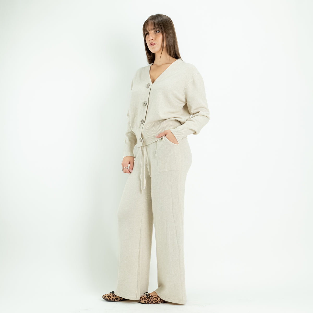 Coordinato in Maglia con Cardigan Gioiello e Pantalone Palazzo - Avorio