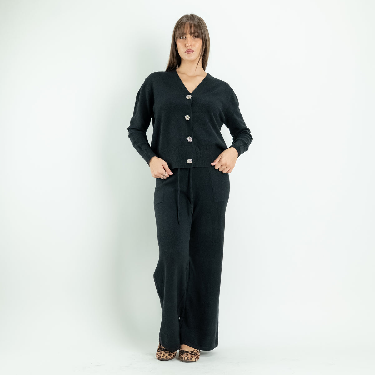Coordinato in Maglia con Cardigan Gioiello e Pantalone Palazzo - Nero