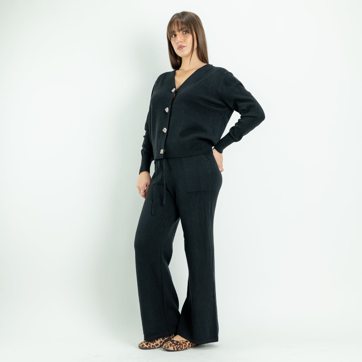 Coordinato in Maglia con Cardigan Gioiello e Pantalone Palazzo - Nero