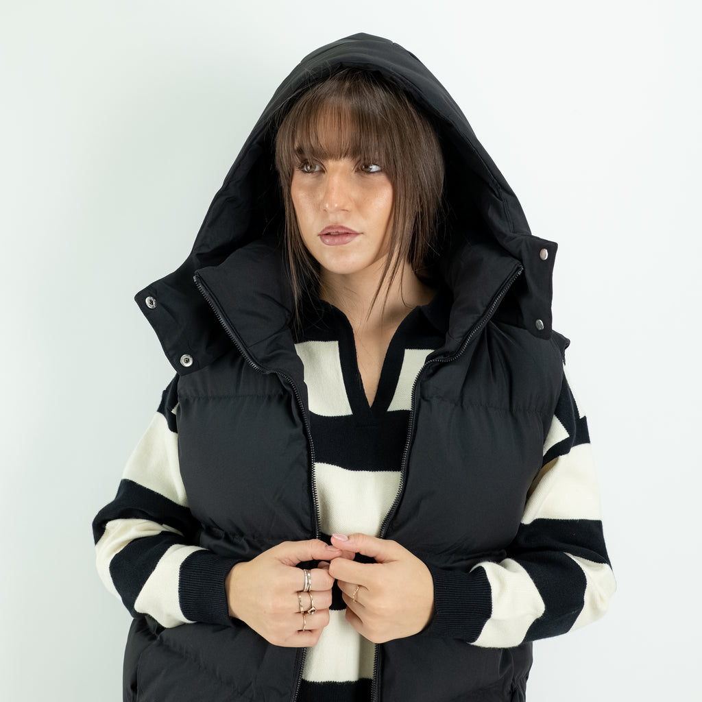 Gilet Piumino Imbottito con Cappuccio e Collo Alto - Nero