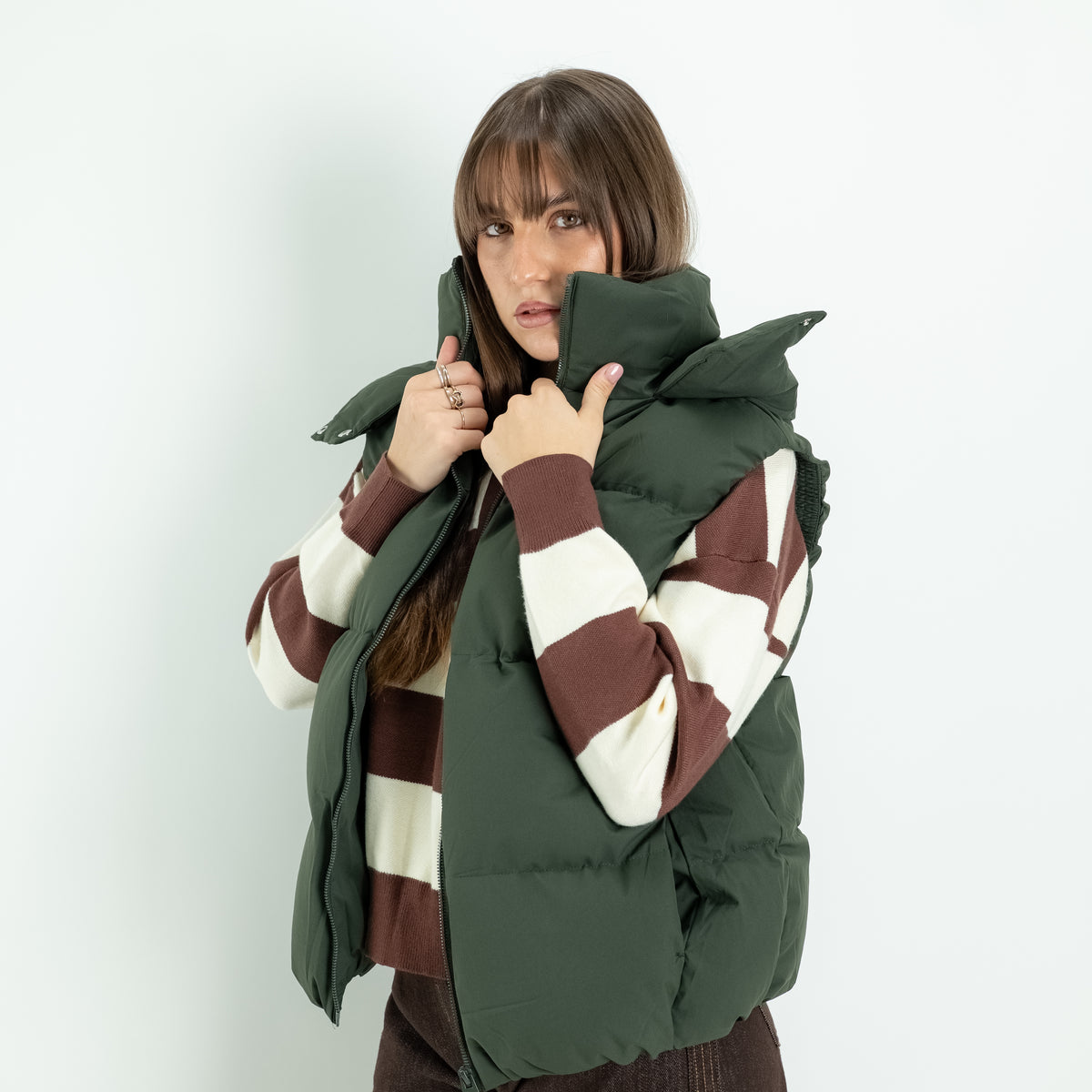 Gilet Piumino Imbottito con Cappuccio e Collo Alto - Verde