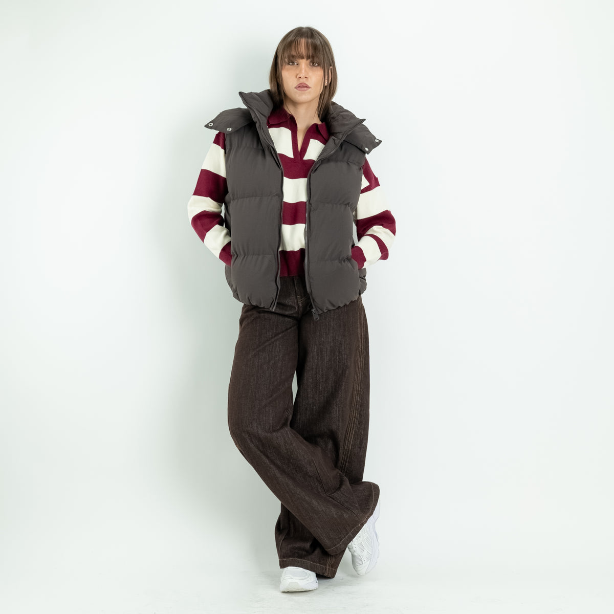 Gilet Piumino Imbottito con Cappuccio e Collo Alto - Marrone