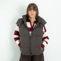 Gilet Piumino Imbottito con Cappuccio e Collo Alto - Marrone