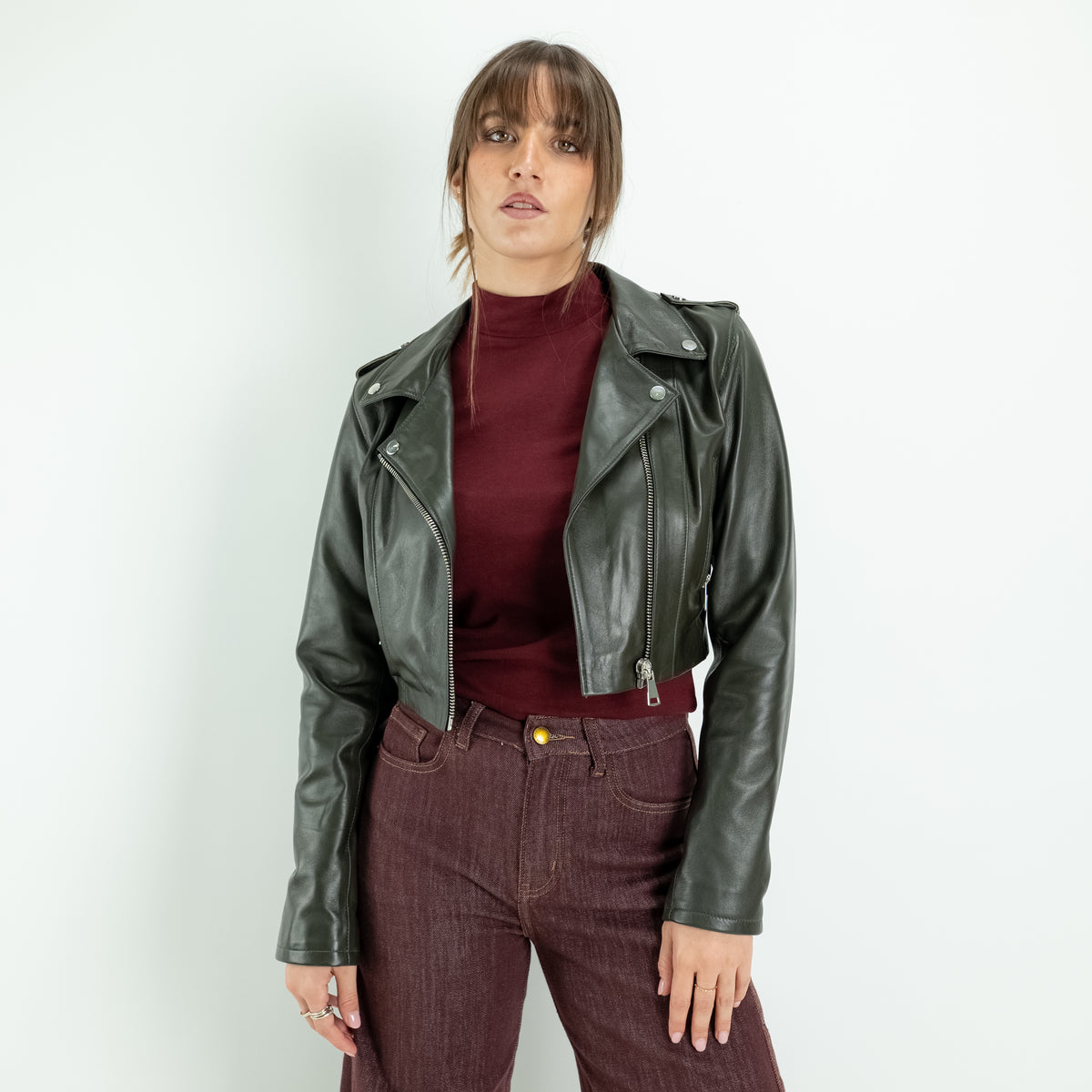 Chaqueta corta de piel auténtica para mujer - Militar