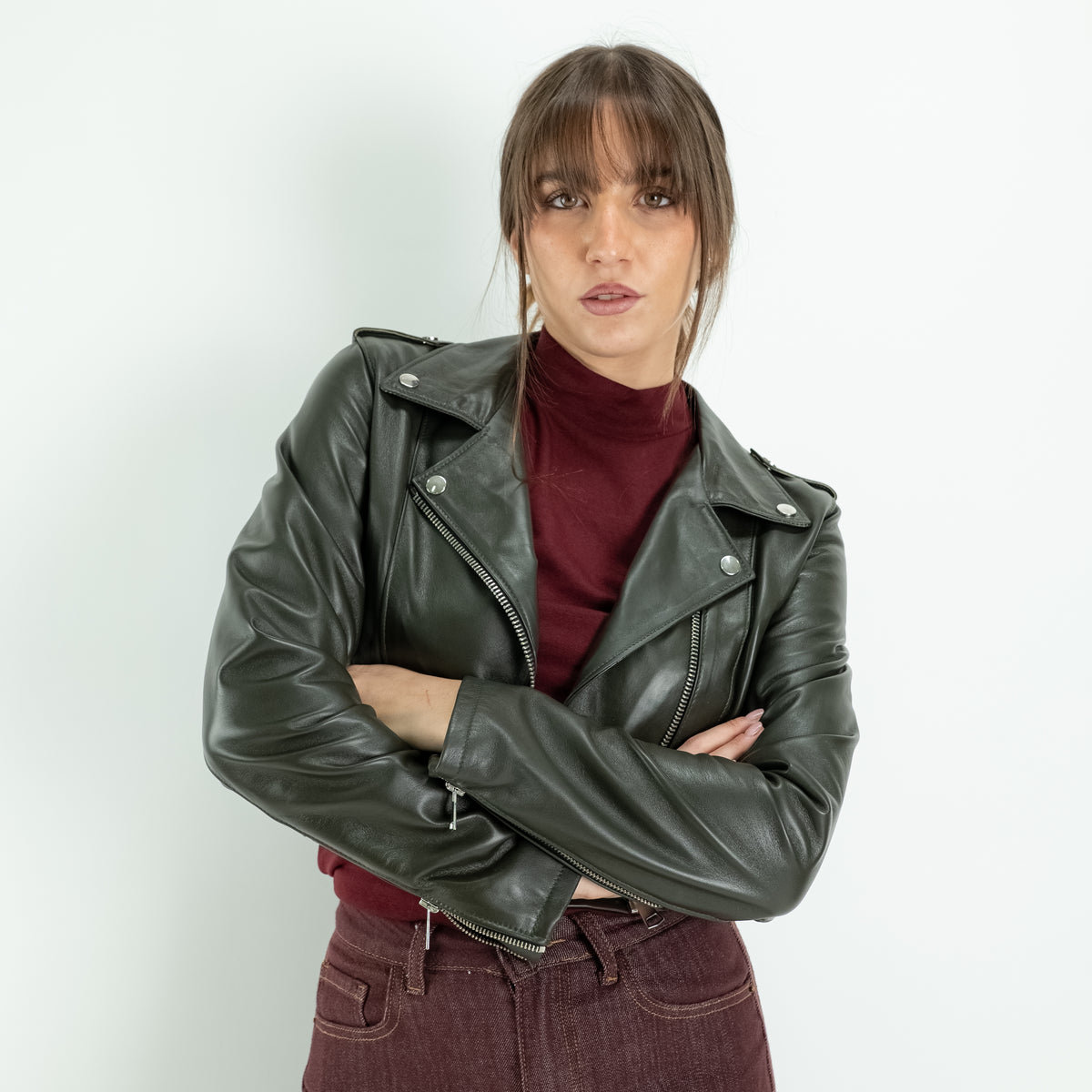 Chaqueta corta de piel auténtica para mujer - Militar