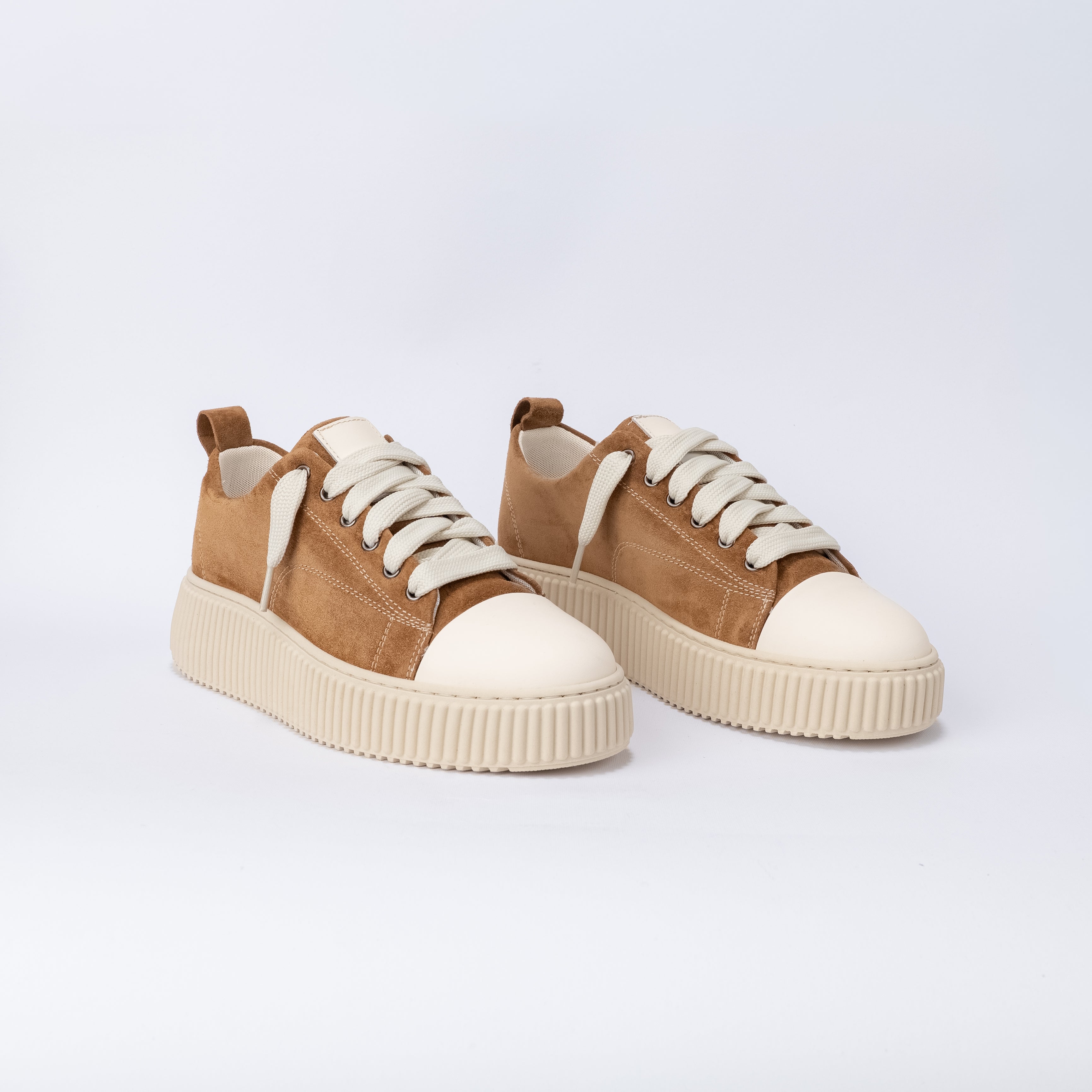 Zapatillas de ante con cordones extragrandes - Camel