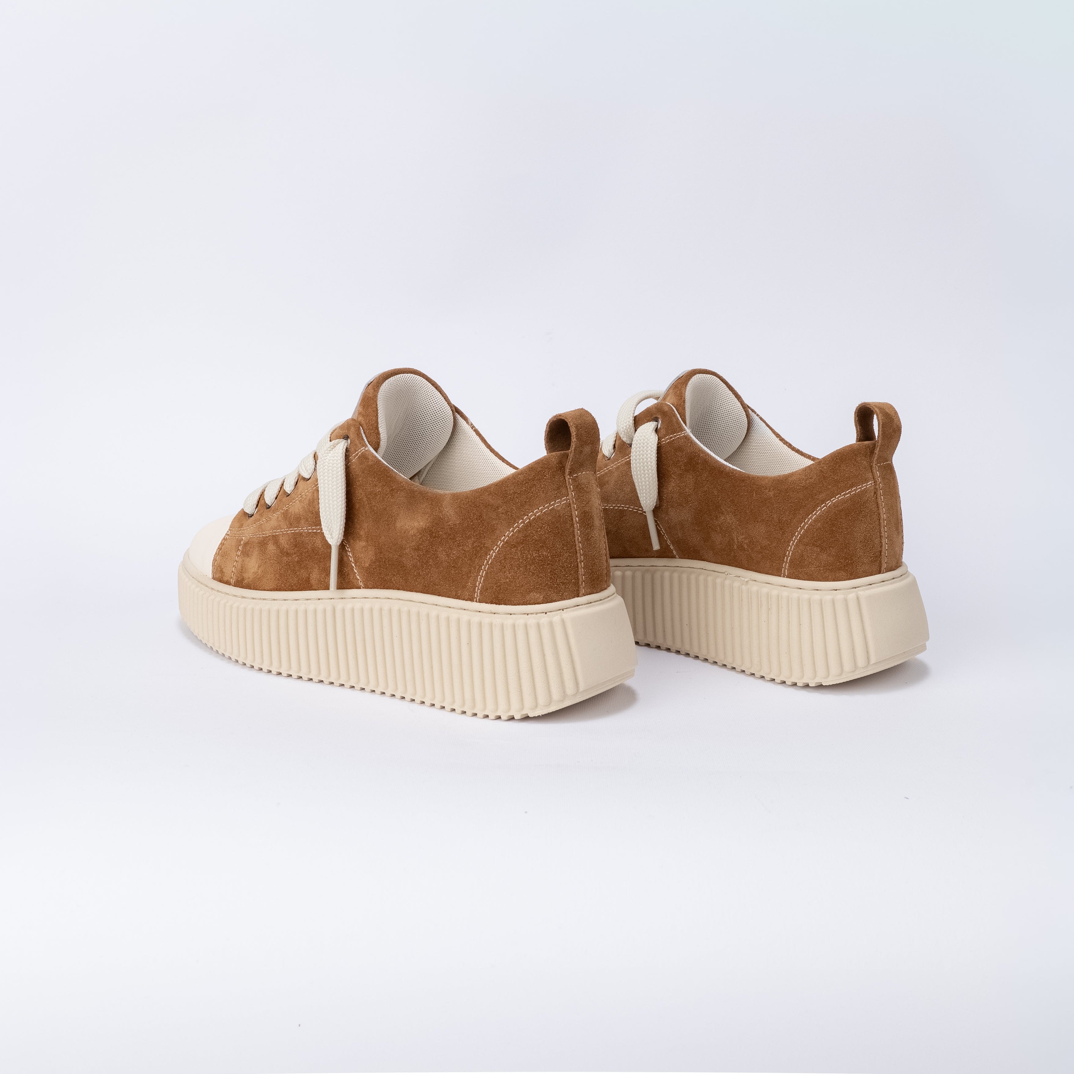 Zapatillas de ante con cordones extragrandes - Camel