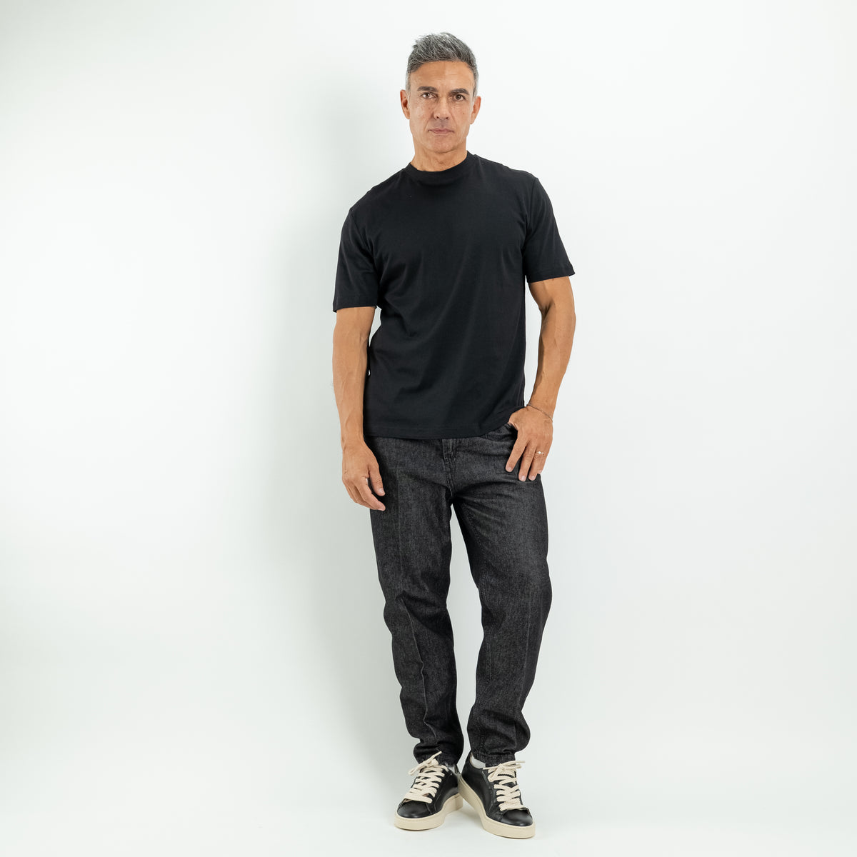 T-Shirt mit Rippkragen - Schwarz