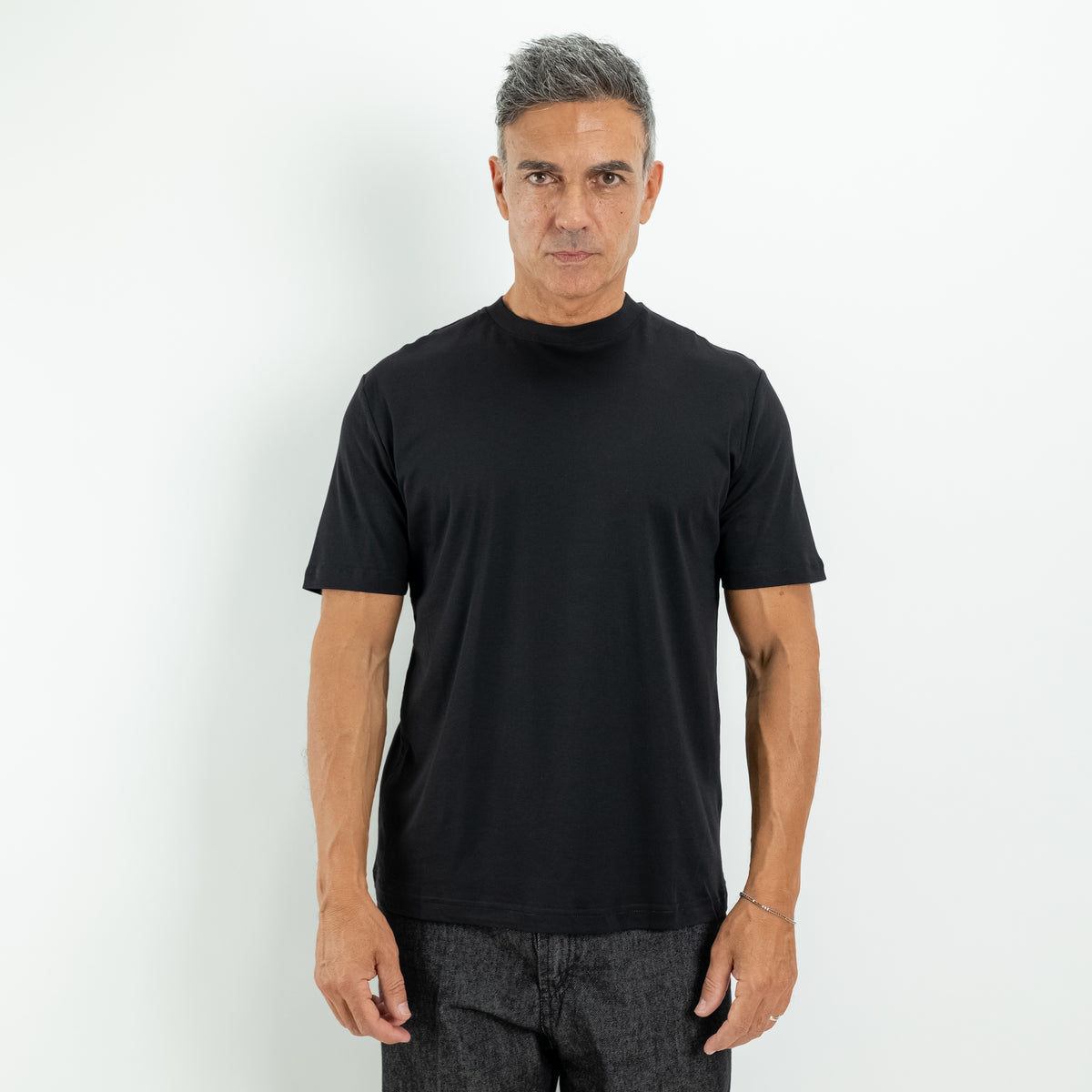 T-Shirt mit Rippkragen - Schwarz