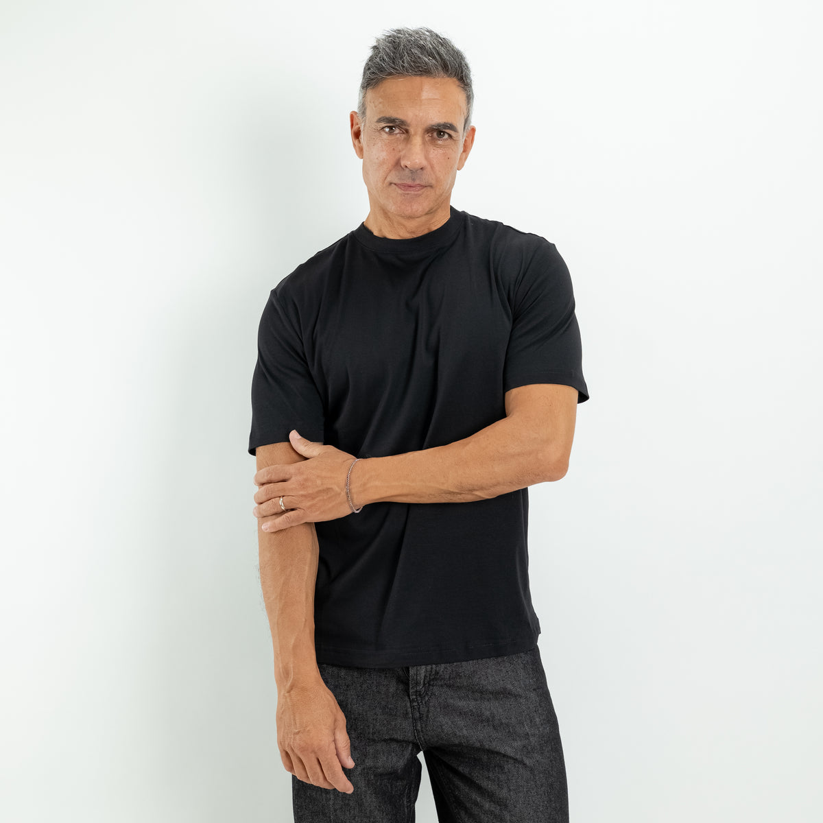 T-Shirt mit Rippkragen - Schwarz