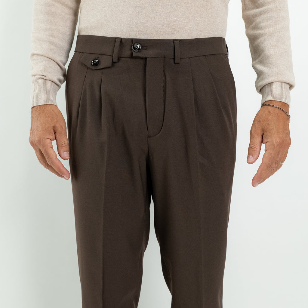 Maßgeschneiderte Hose mit doppelten Bundfalten – Dunkelbraun