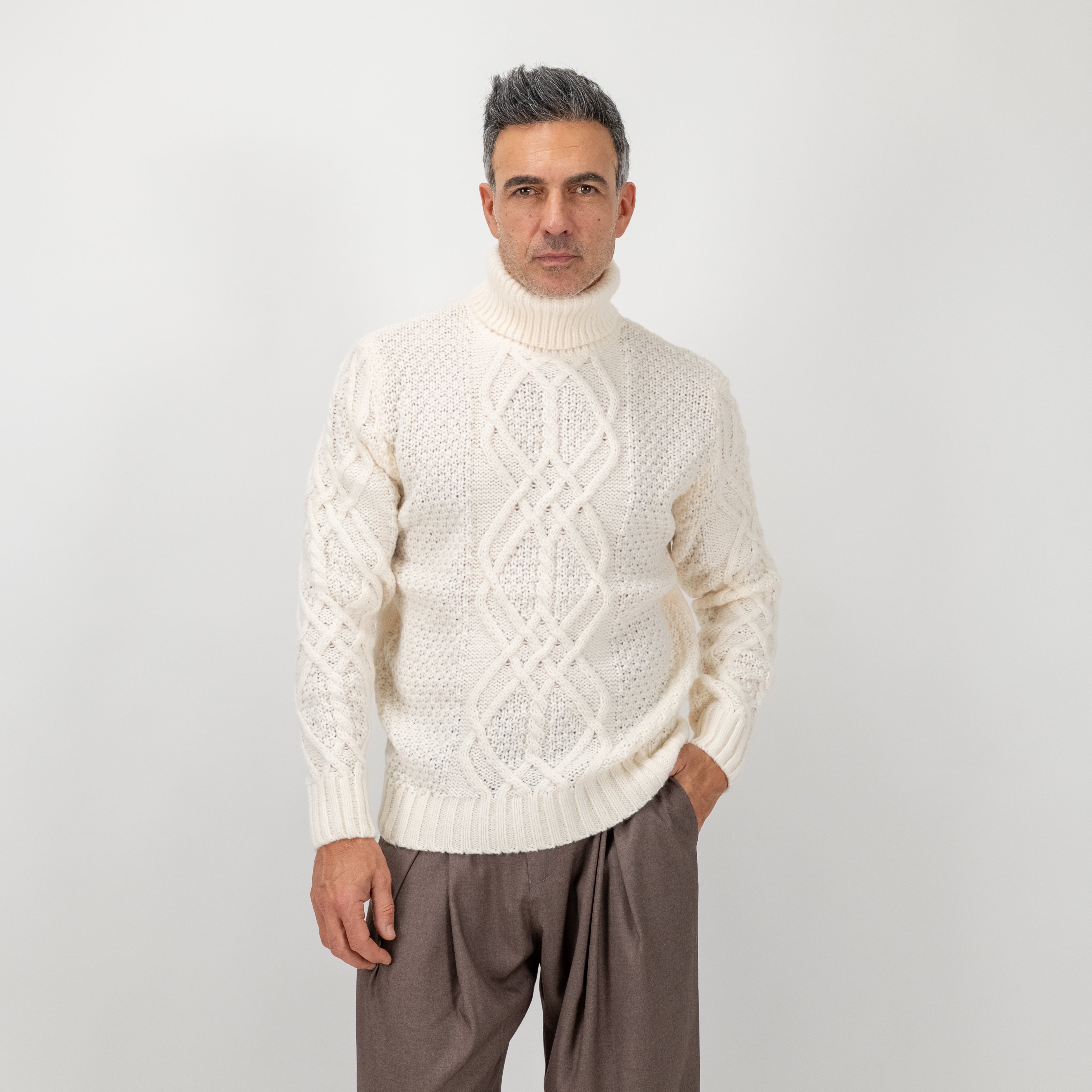 Maglione collo alto con trama a treccia - Panna