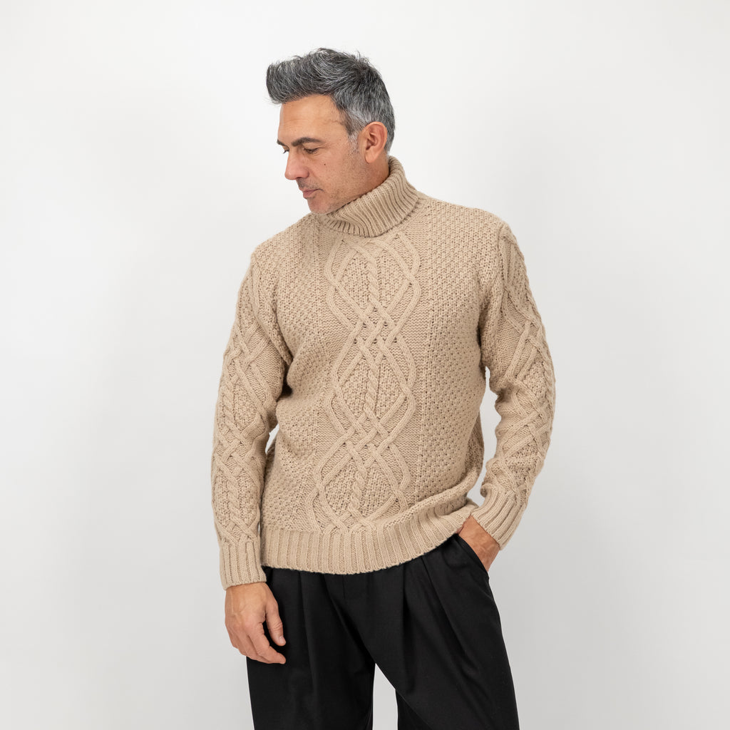Maglione collo alto con trama a treccia - Beige