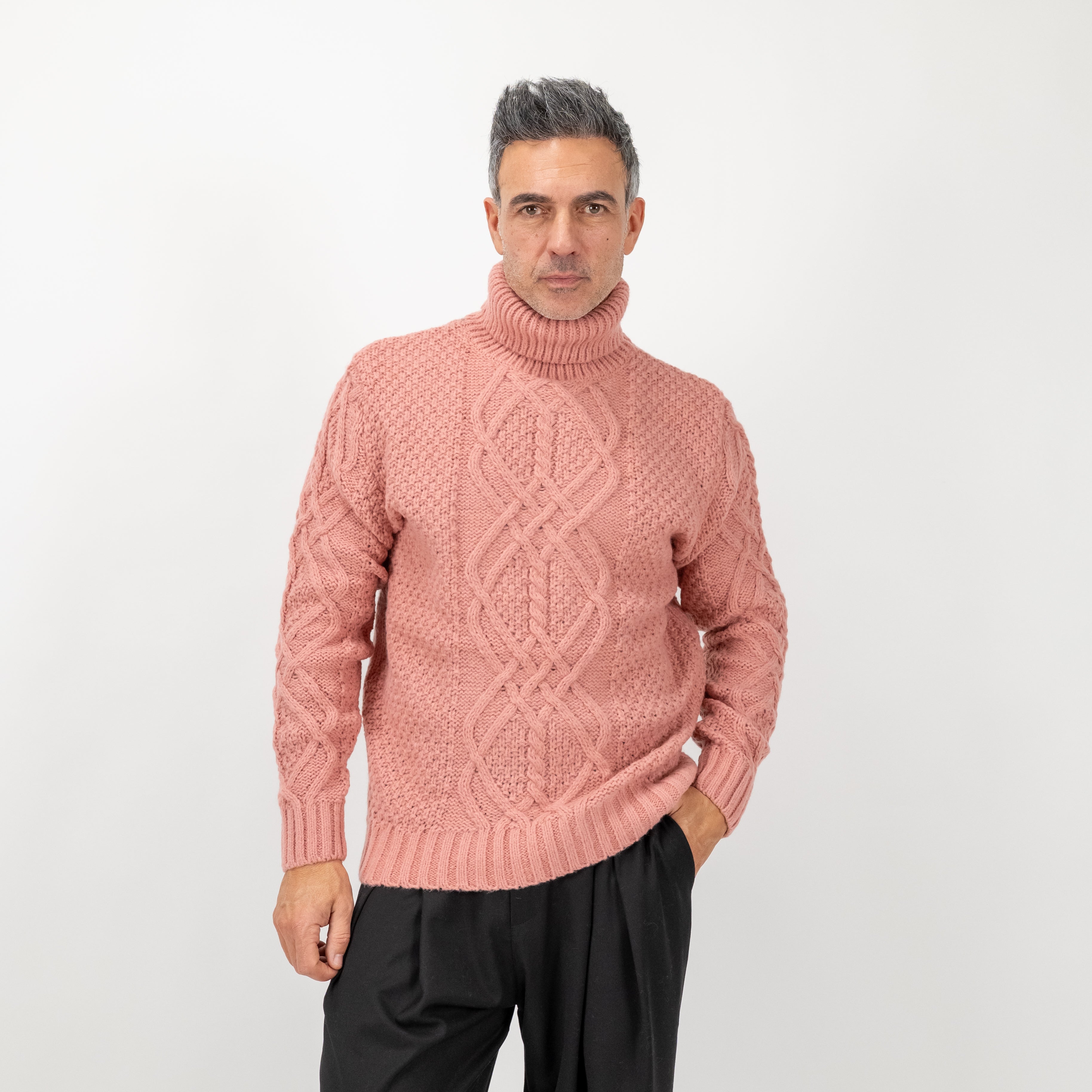 Maglione collo alto con trama a treccia - Rosa