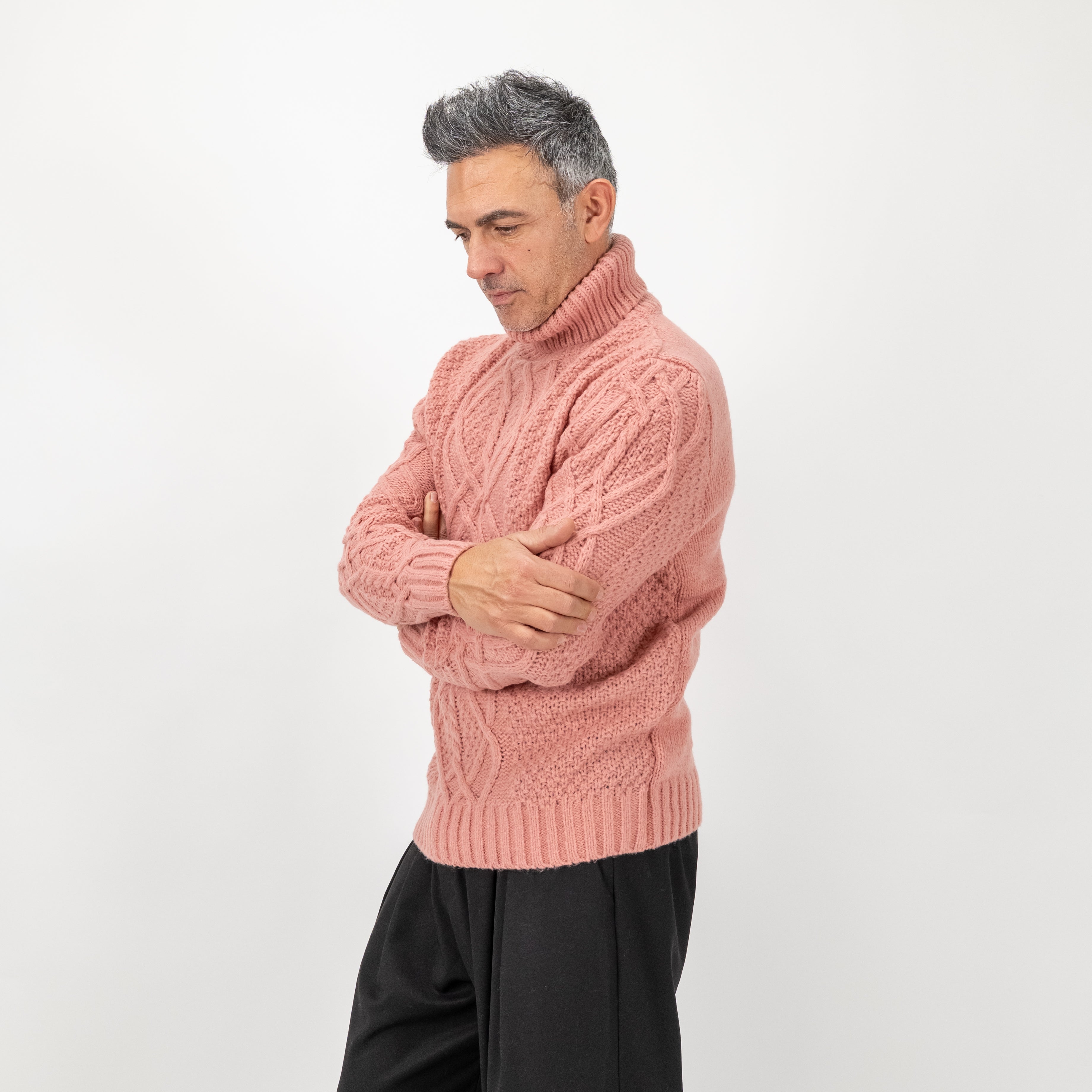 Maglione collo alto con trama a treccia - Rosa