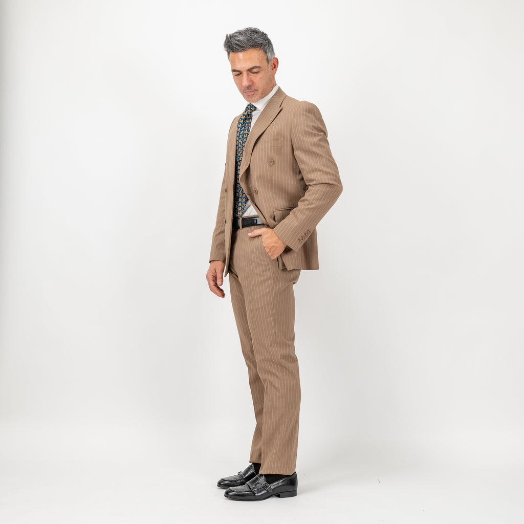 Abito doppiopetto gessato con pantalone con molla - Beige