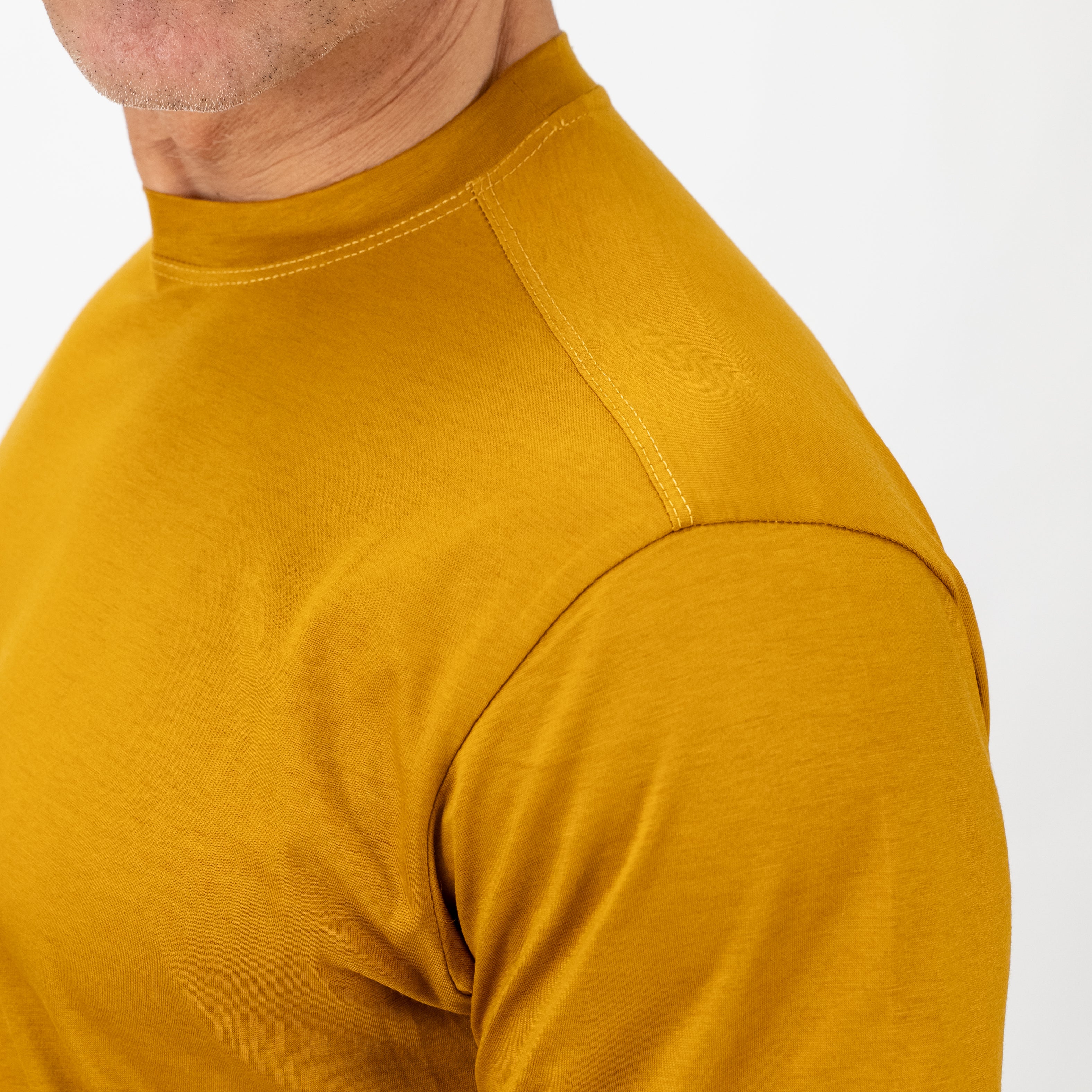 T-shirt in Filo di Scozia vestibilità aderente - Giallo