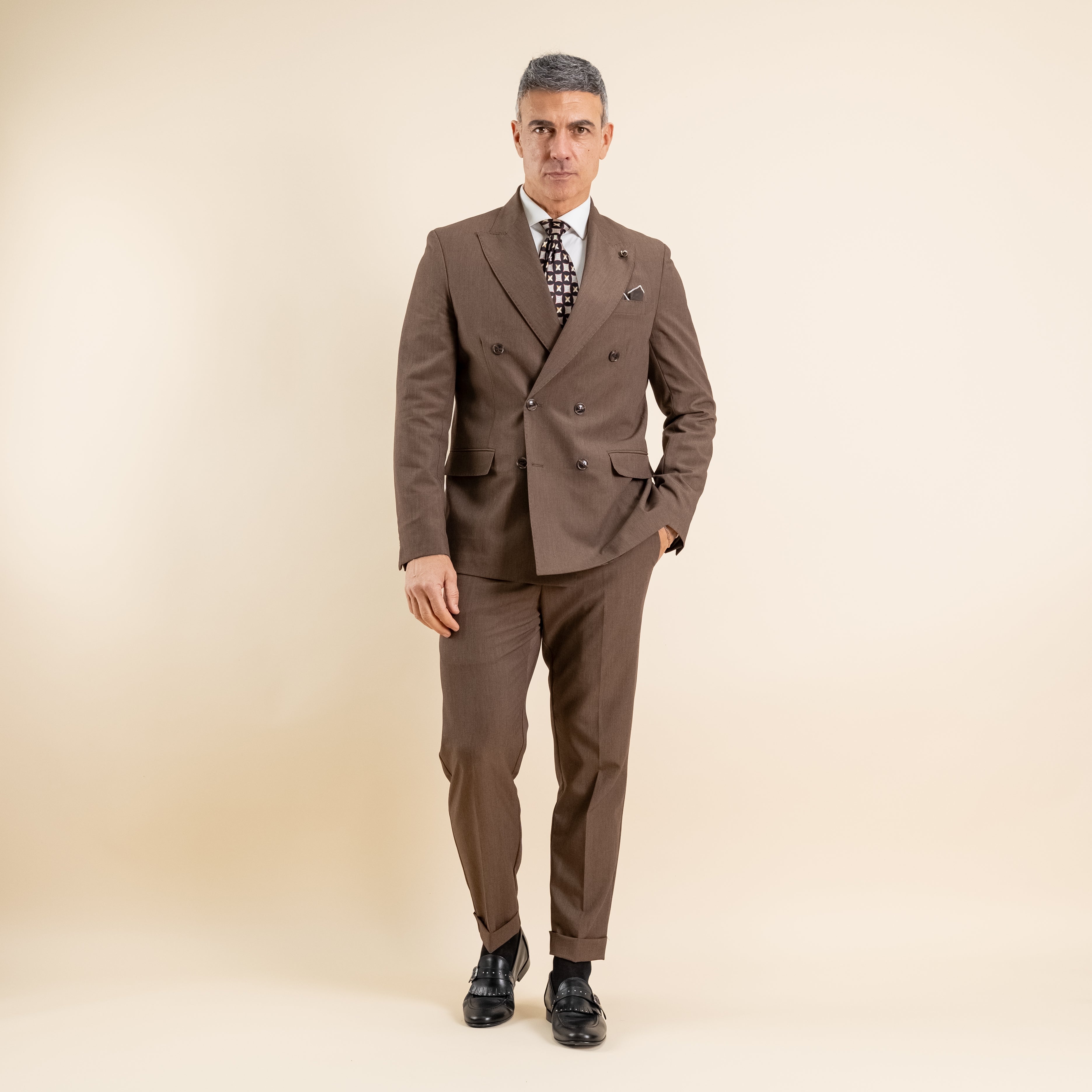 Abito doppio petto con pantalone con fibbia laterale - Moro