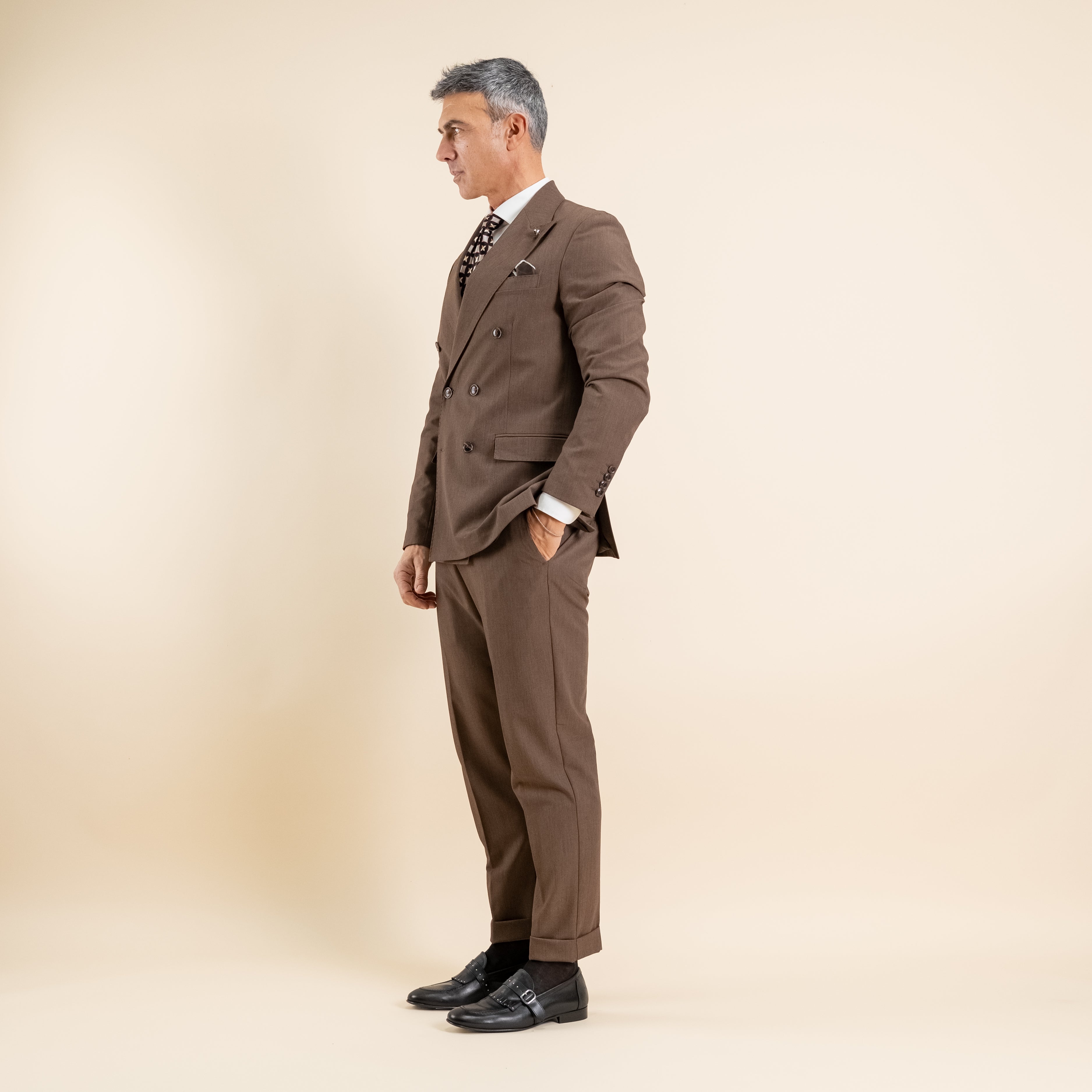 Abito doppio petto con pantalone con fibbia laterale - Moro