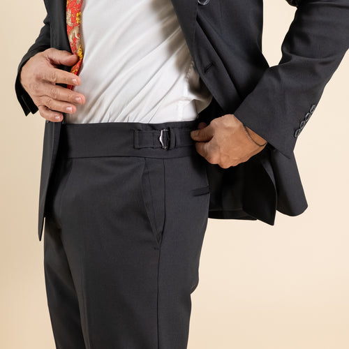 Abito doppio petto con pantalone con fibbia laterale - Nero