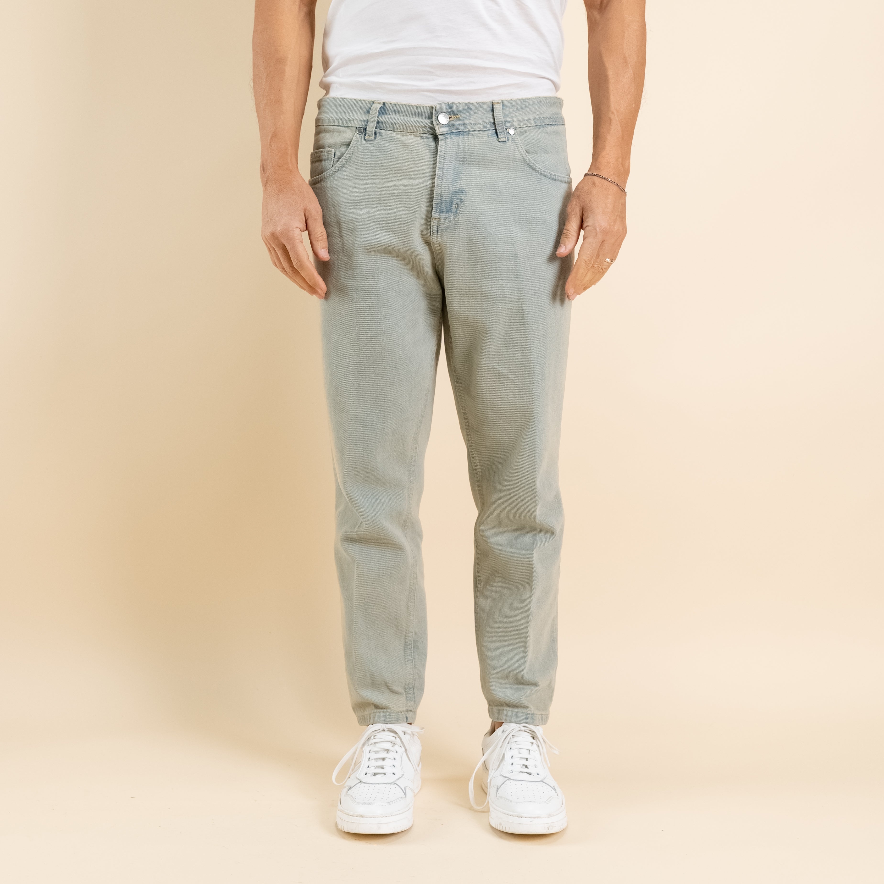 Jeans sartoriale sabbiato relaxed fit