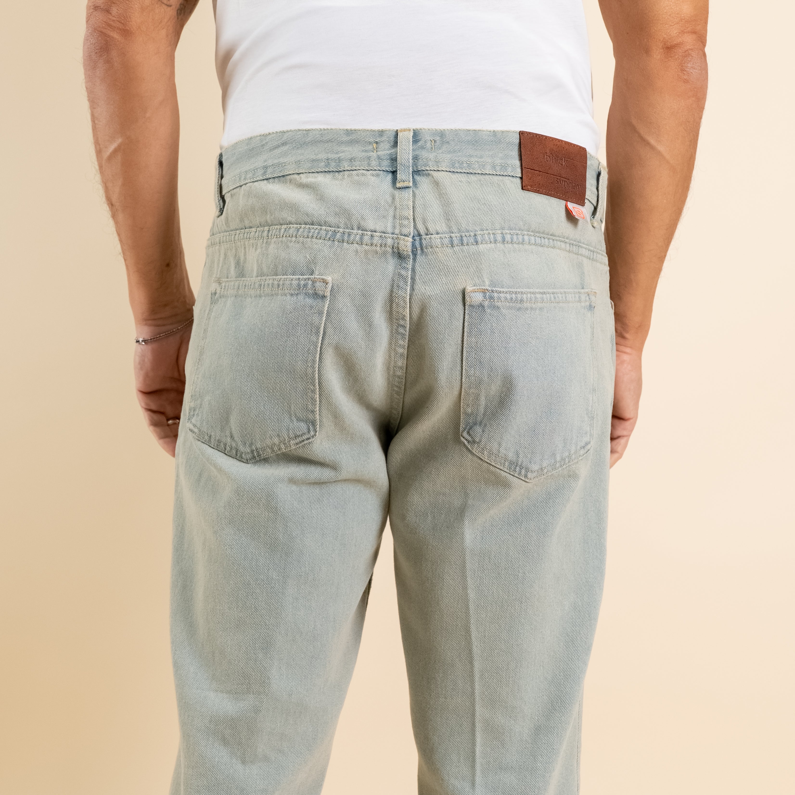 Jeans sartoriale sabbiato relaxed fit