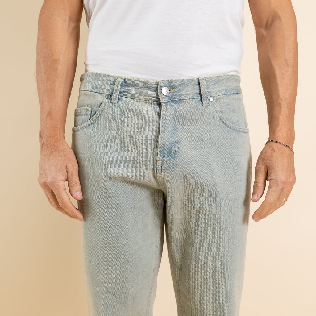 Jeans sartoriale sabbiato relaxed fit