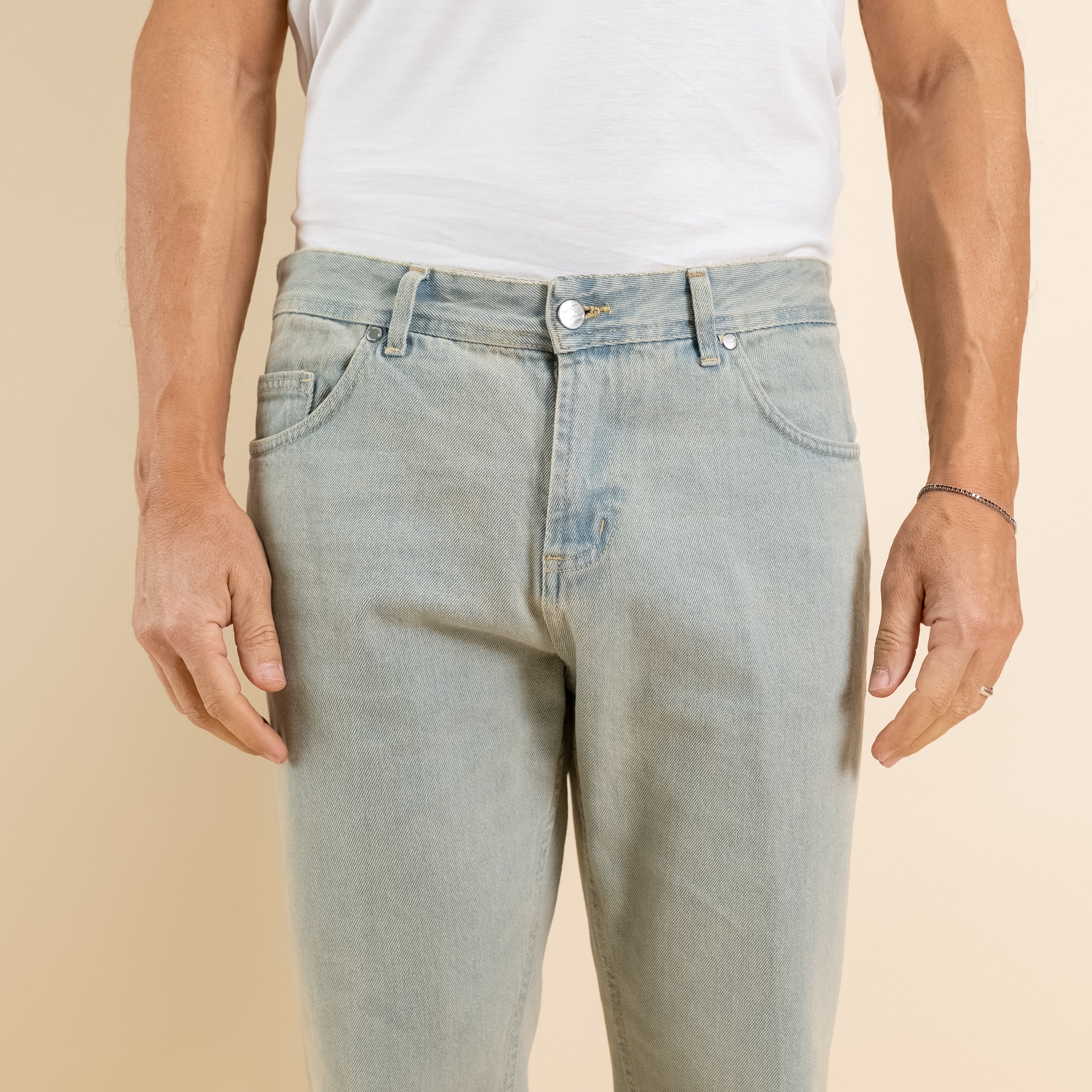 Jeans sartoriale sabbiato relaxed fit