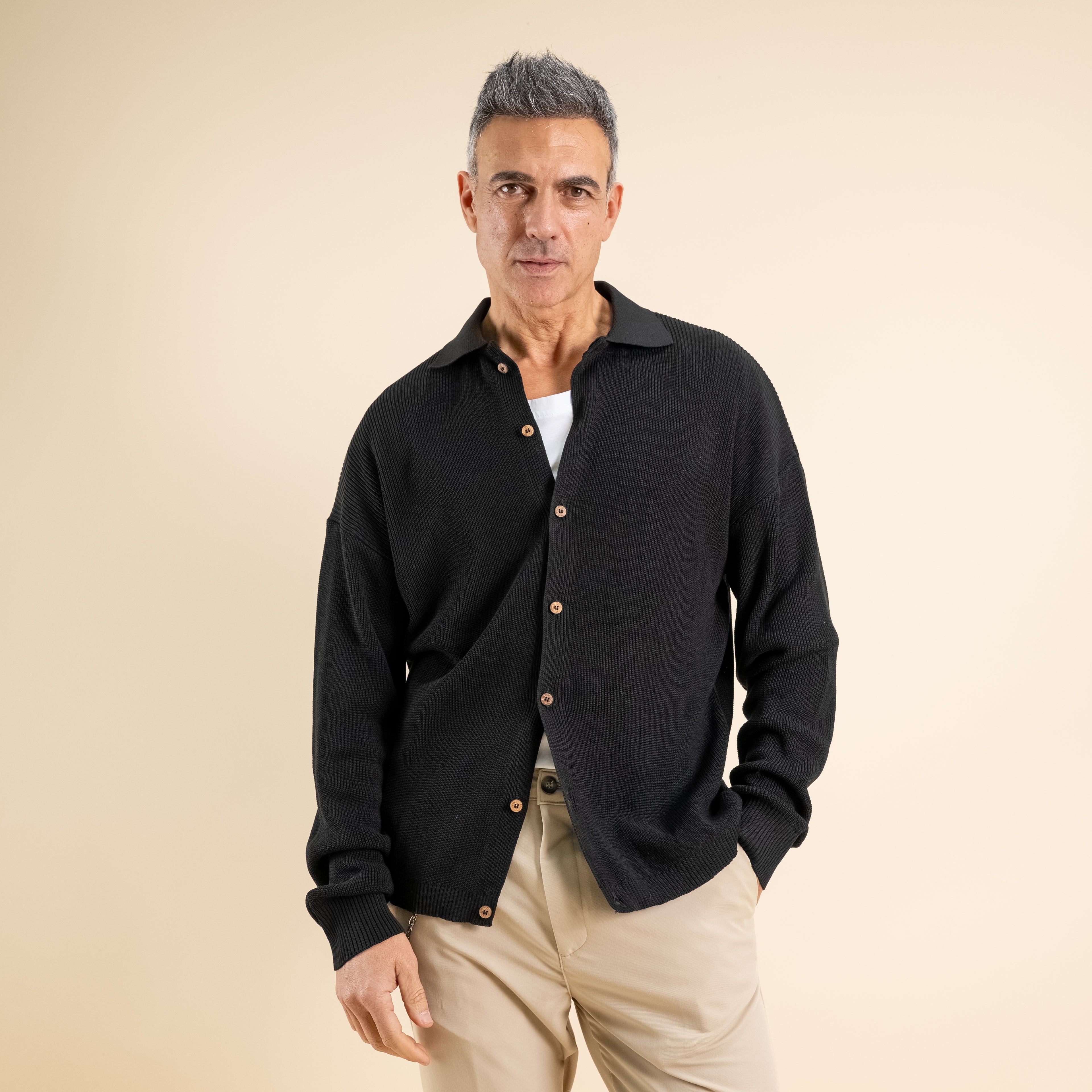 Polo a costine con bottoni a contrasto - Nero