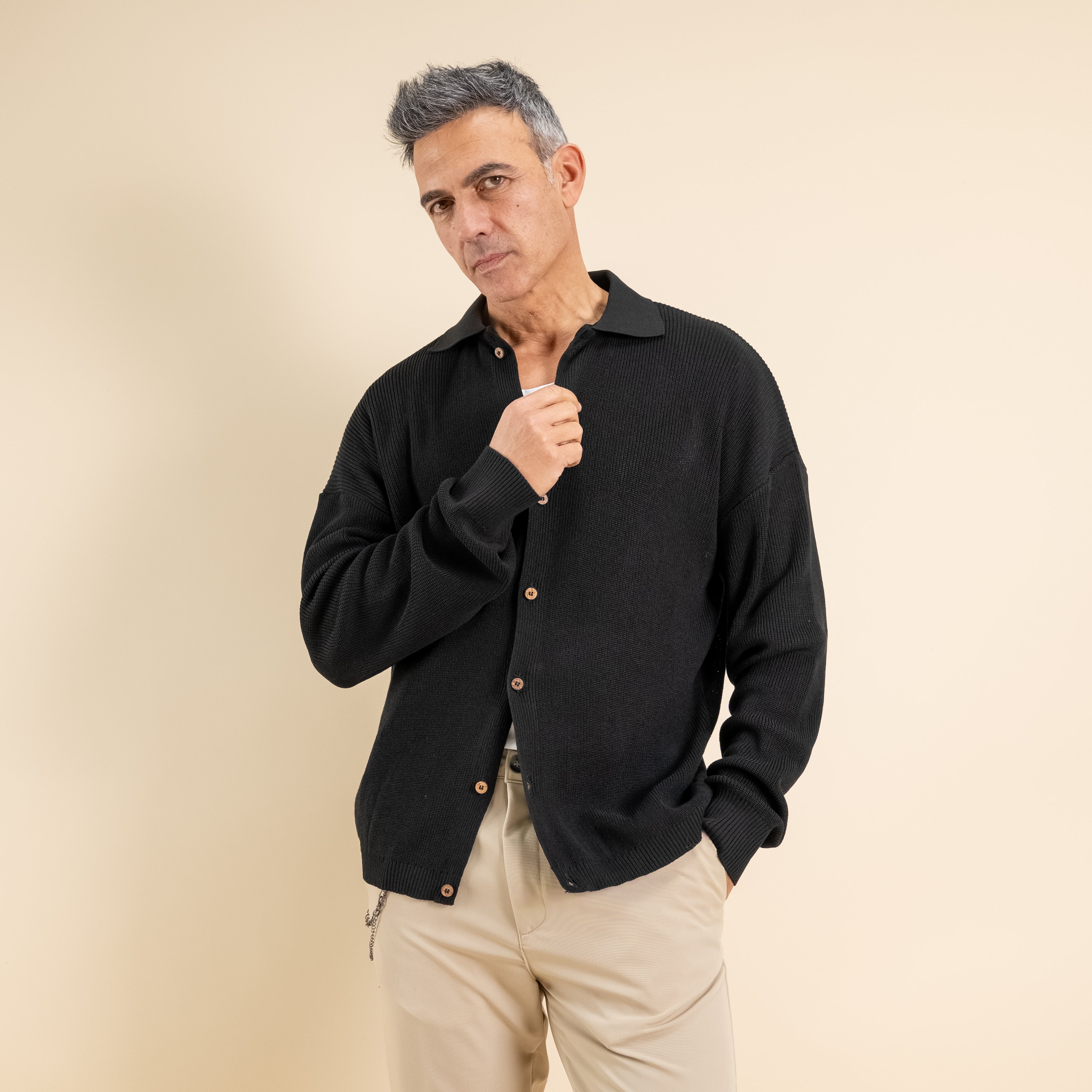 Polo a costine con bottoni a contrasto - Nero