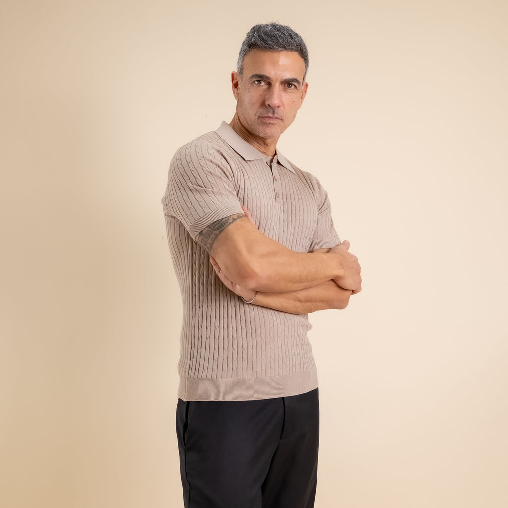 Polo in maglia a treccia con tre bottoni - Beige