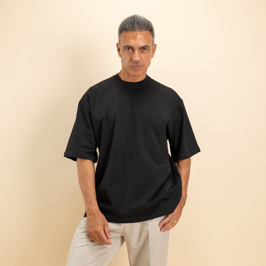Camiseta oversize corta con costuras decorativas - Negra