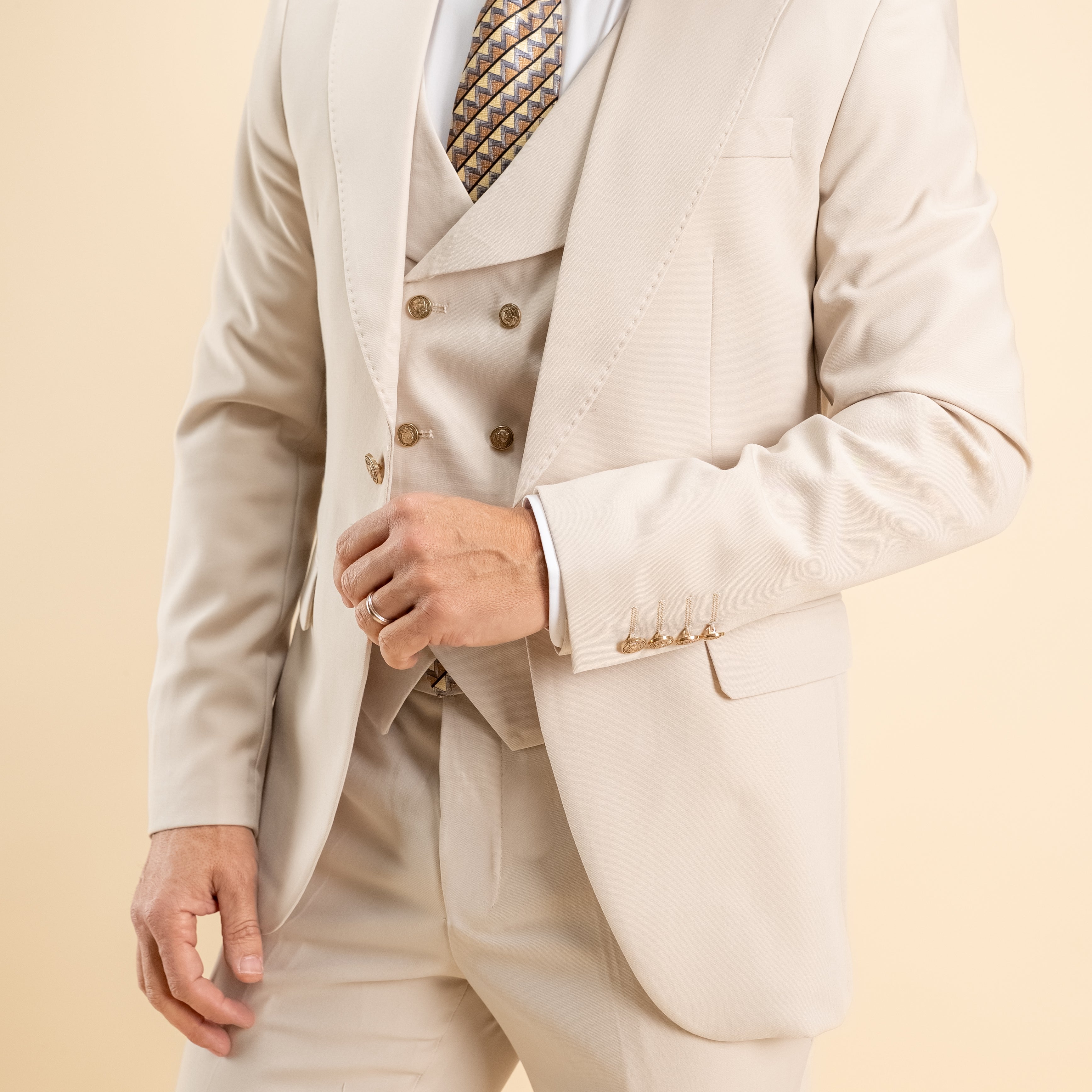 Abito monopetto bottoni oro con panciotto - Beige