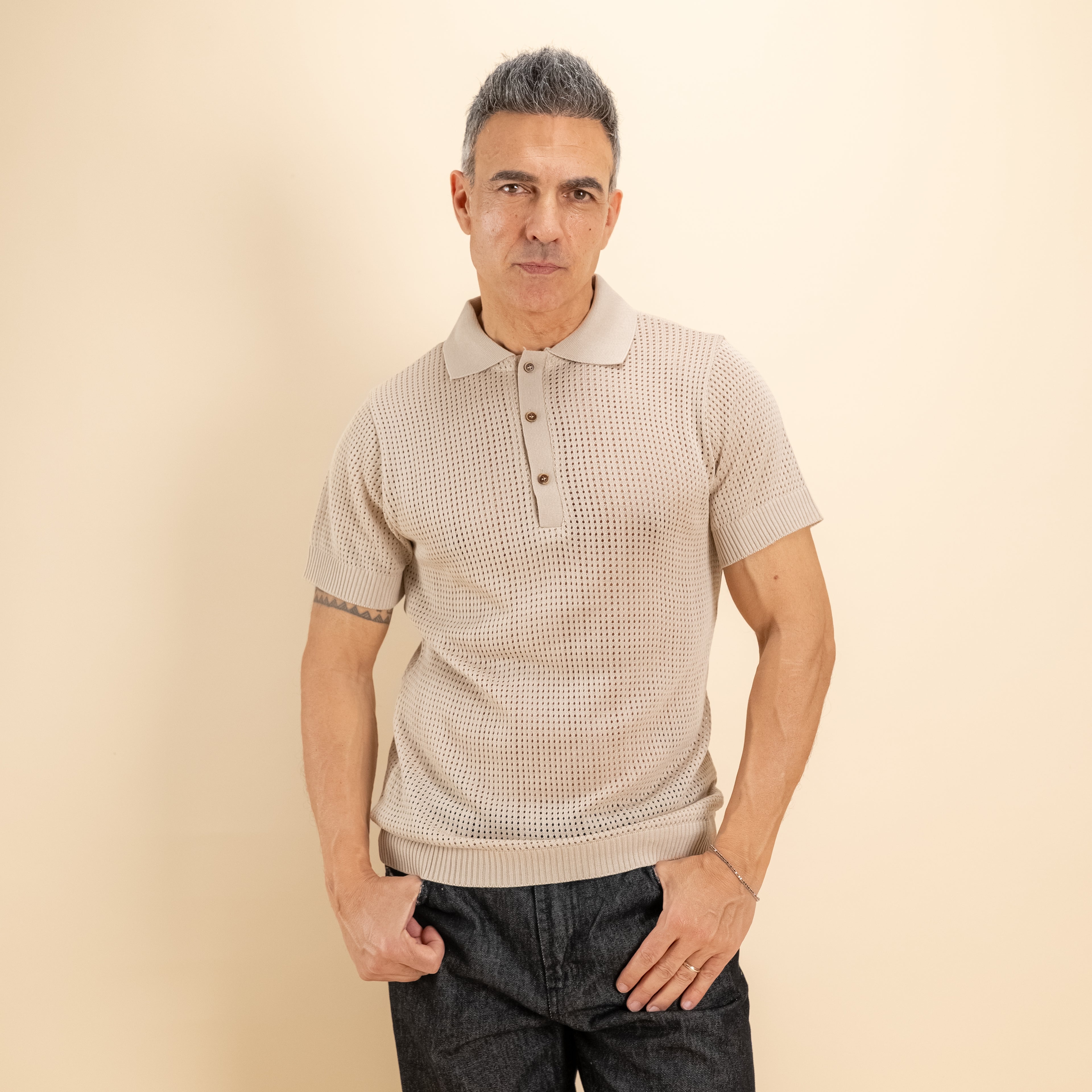 Polo traforata con bottoni a contrasto - Beige