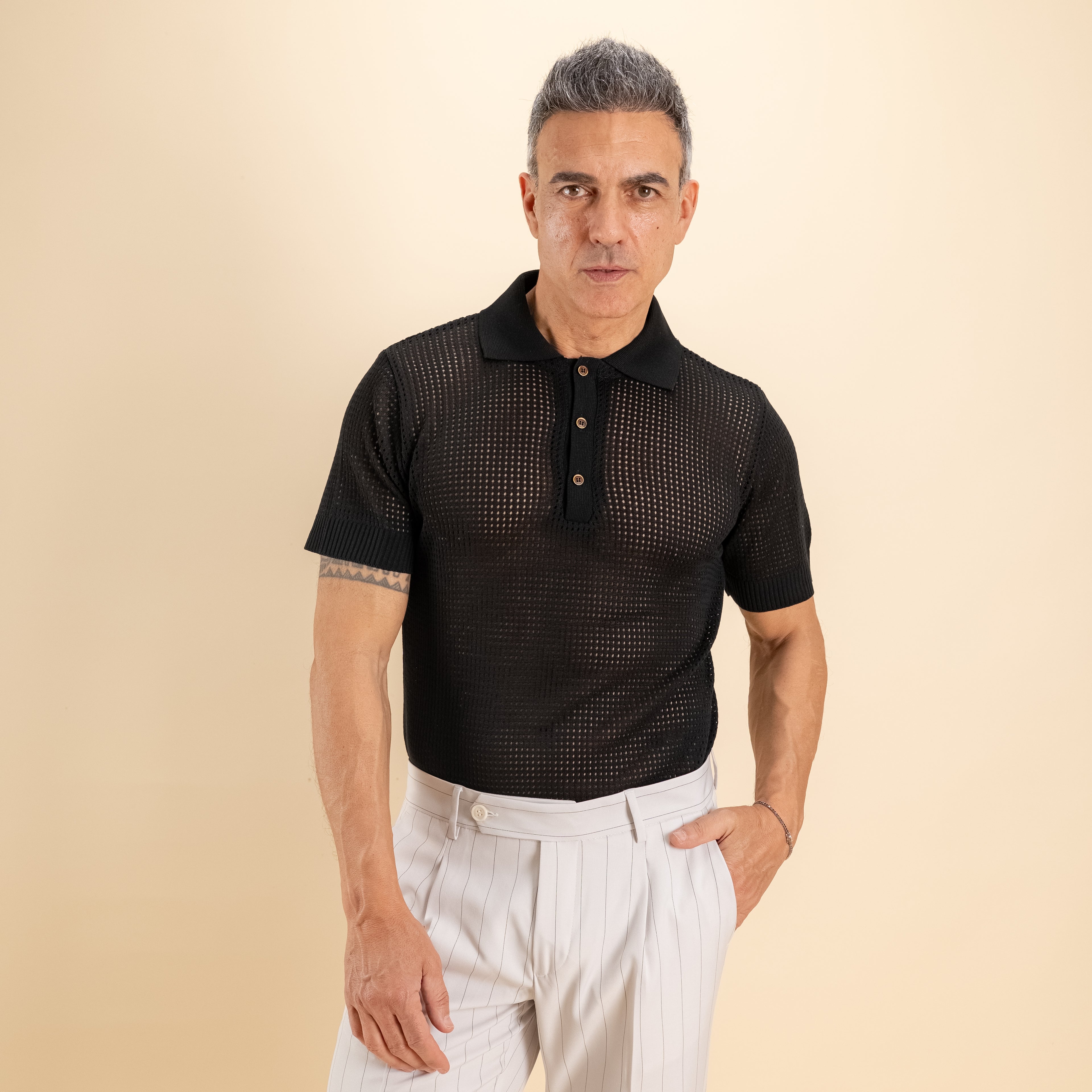 Polo traforata con bottoni a contrasto - Nero