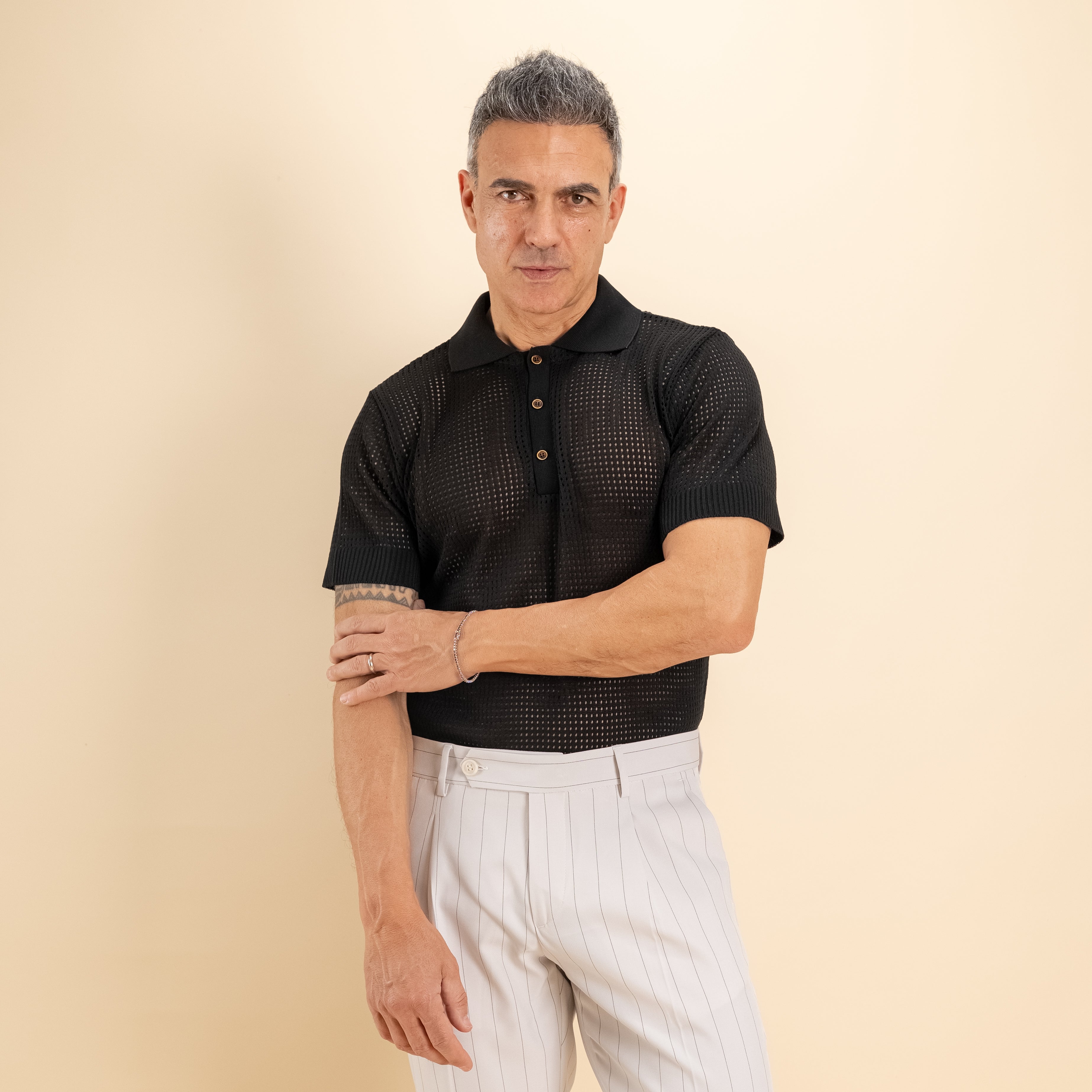 Polo traforata con bottoni a contrasto - Nero