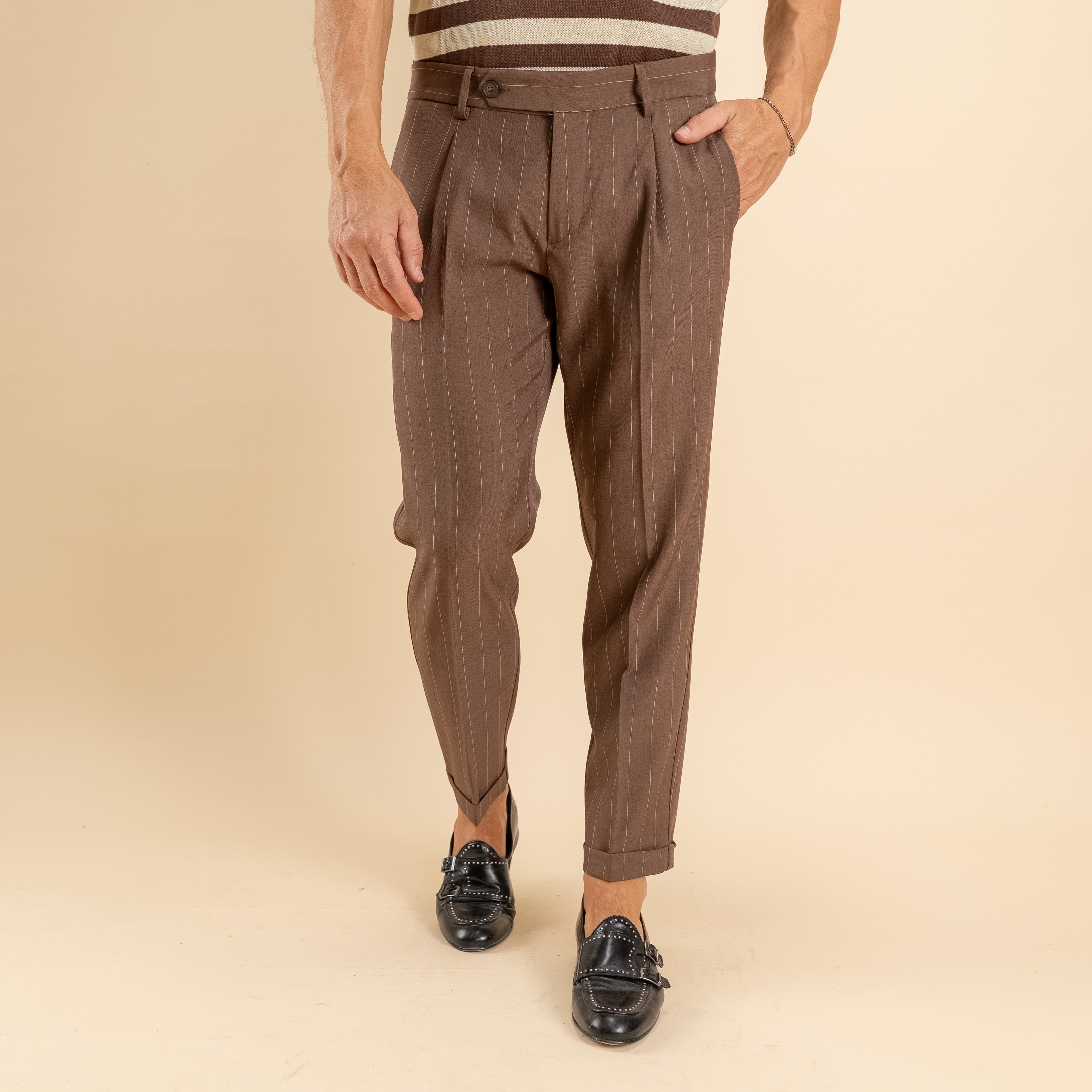 Pantalone gessato slim con chiusura laterale - Moro